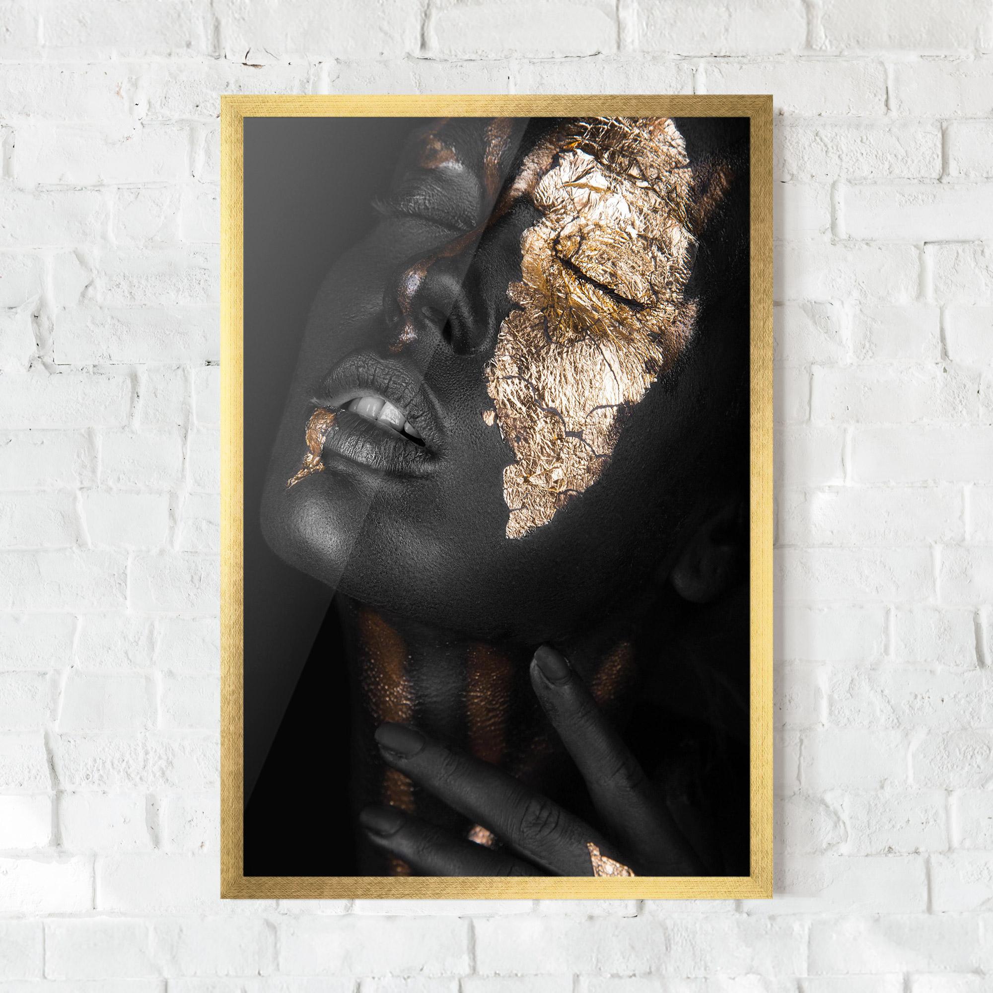 Keretezett Poszter Darkskinned Gold Art mockup 0