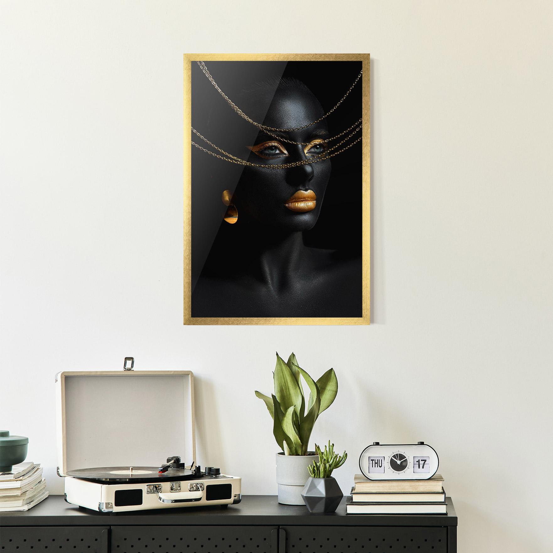 Keretezett Poszter Gold Chain Woman mockup 2