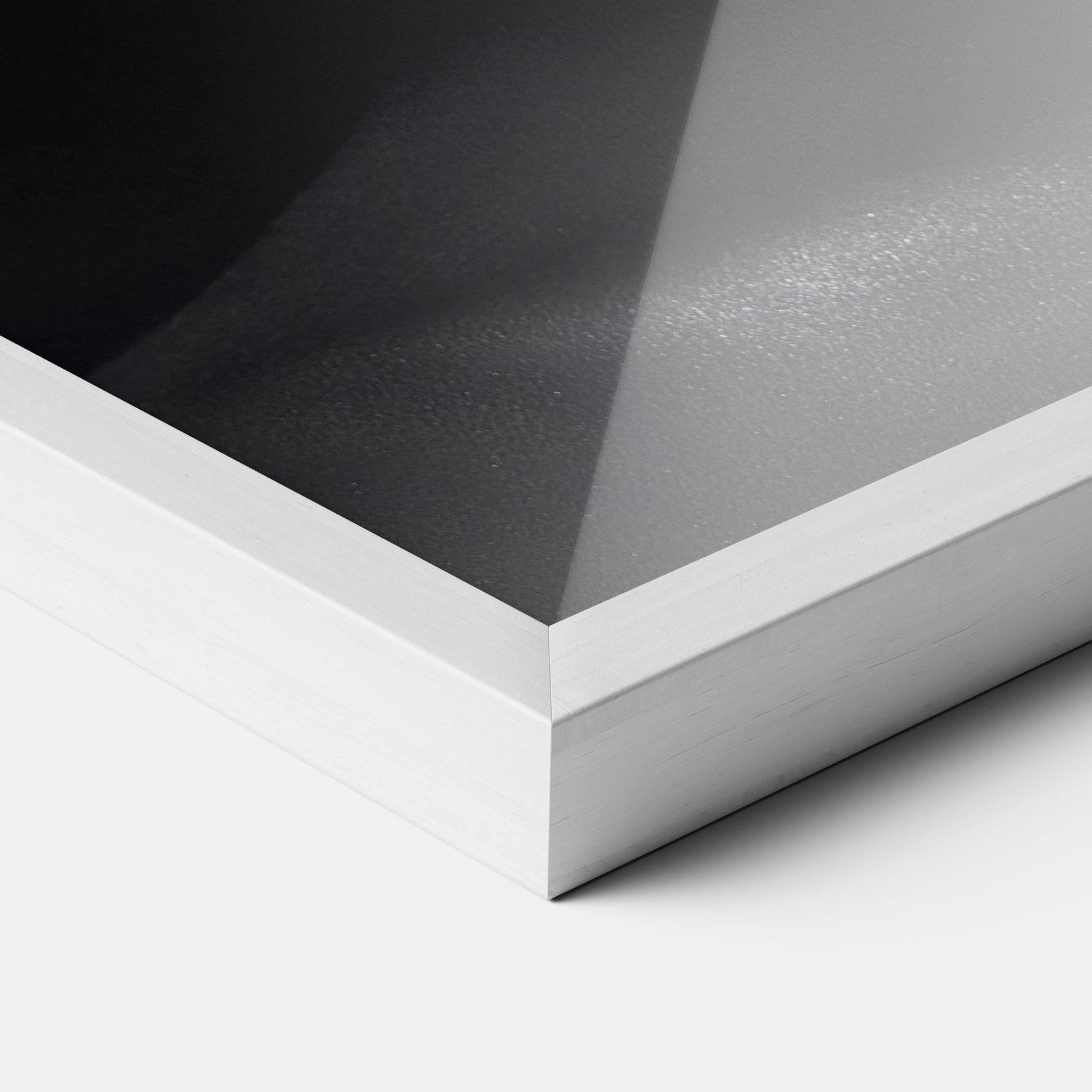 Keretezett Poszter Gold Makeup Chain mockup 3