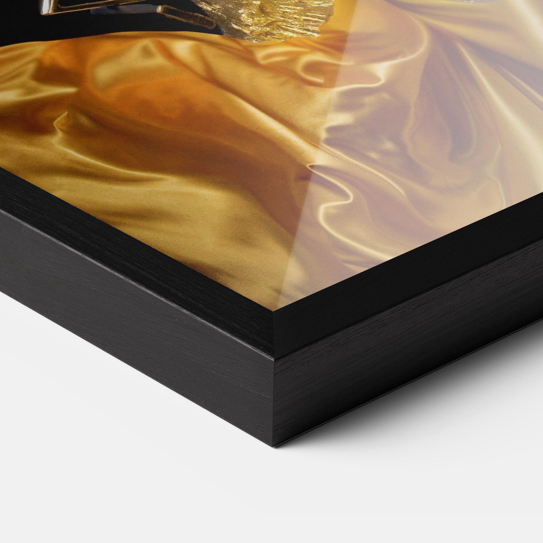 Keretezett Poszter Glamorous Gold Outfit mockup 3