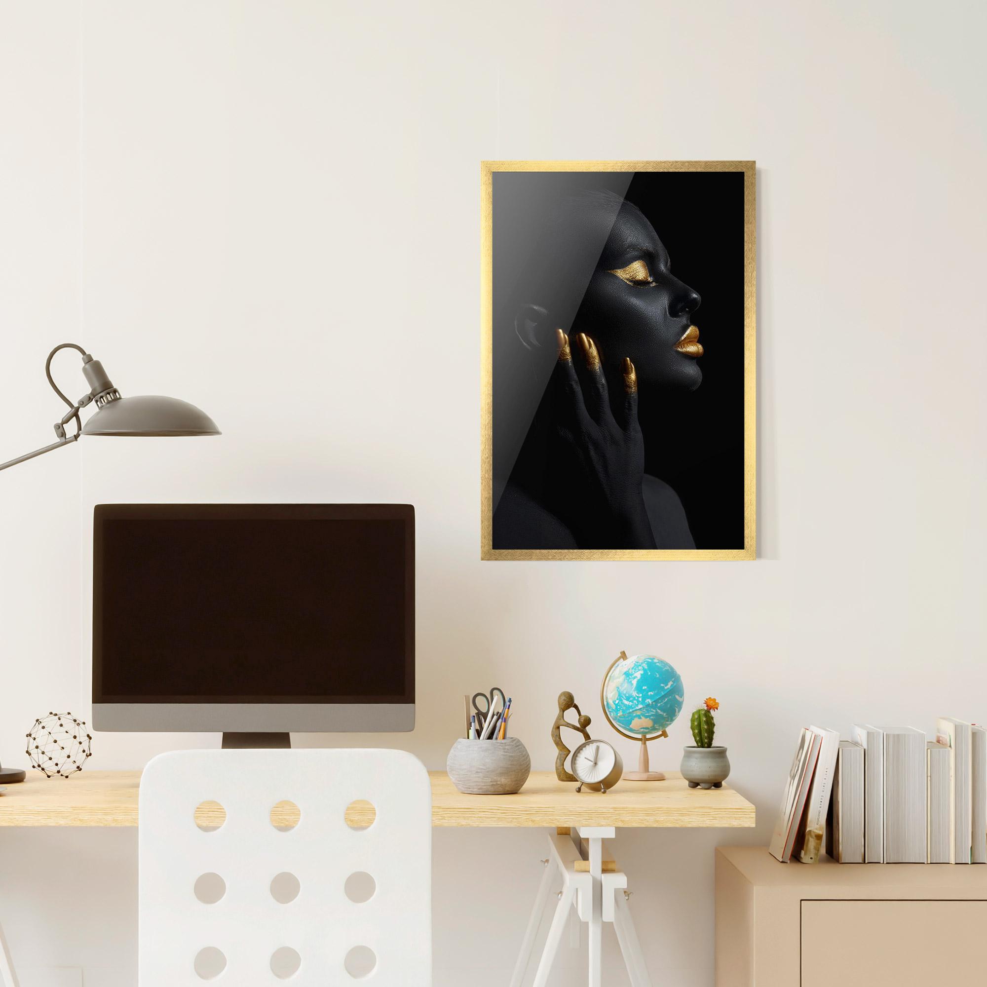 Keretezett Poszter Gold Black Paint mockup 6