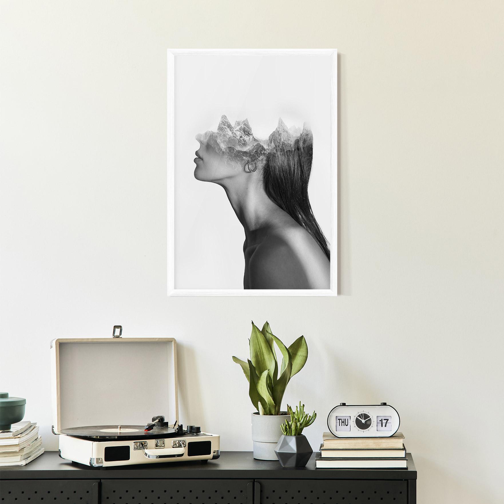 Keretezett Poszter Woman Mountains View mockup 2