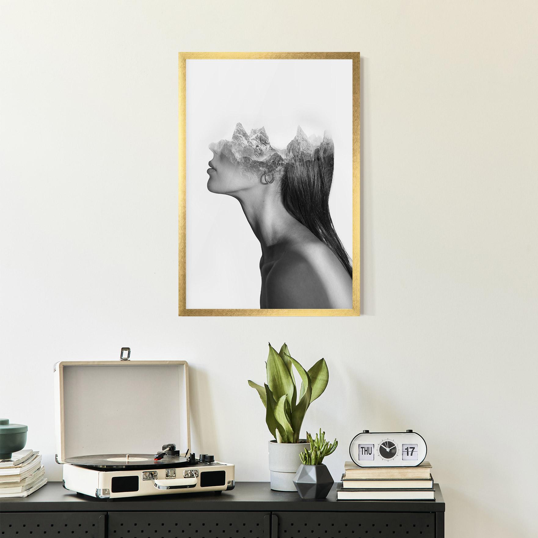 Keretezett Poszter Woman Mountains View mockup 2