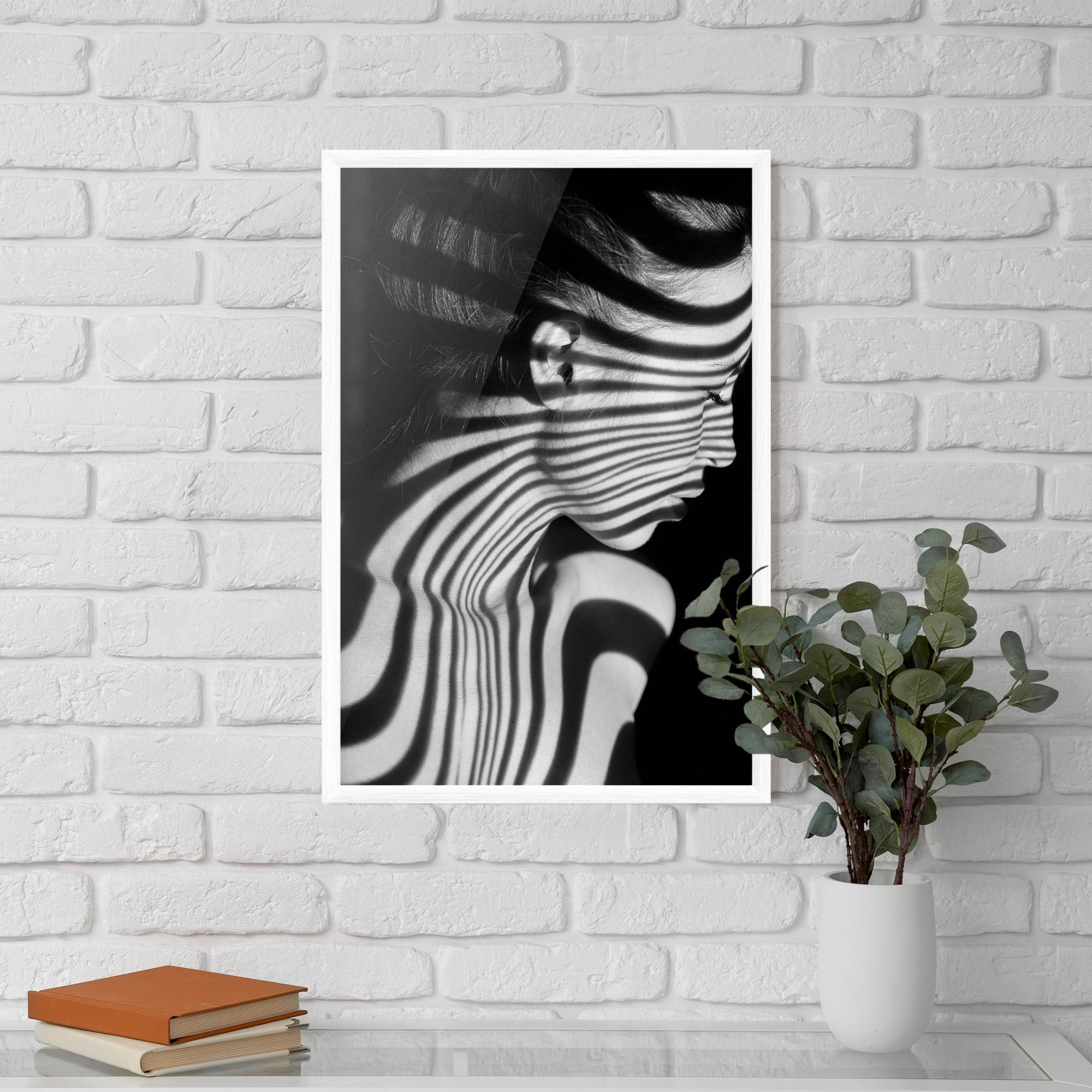 Keretezett Poszter Zebra Stripes Woman mockup 5