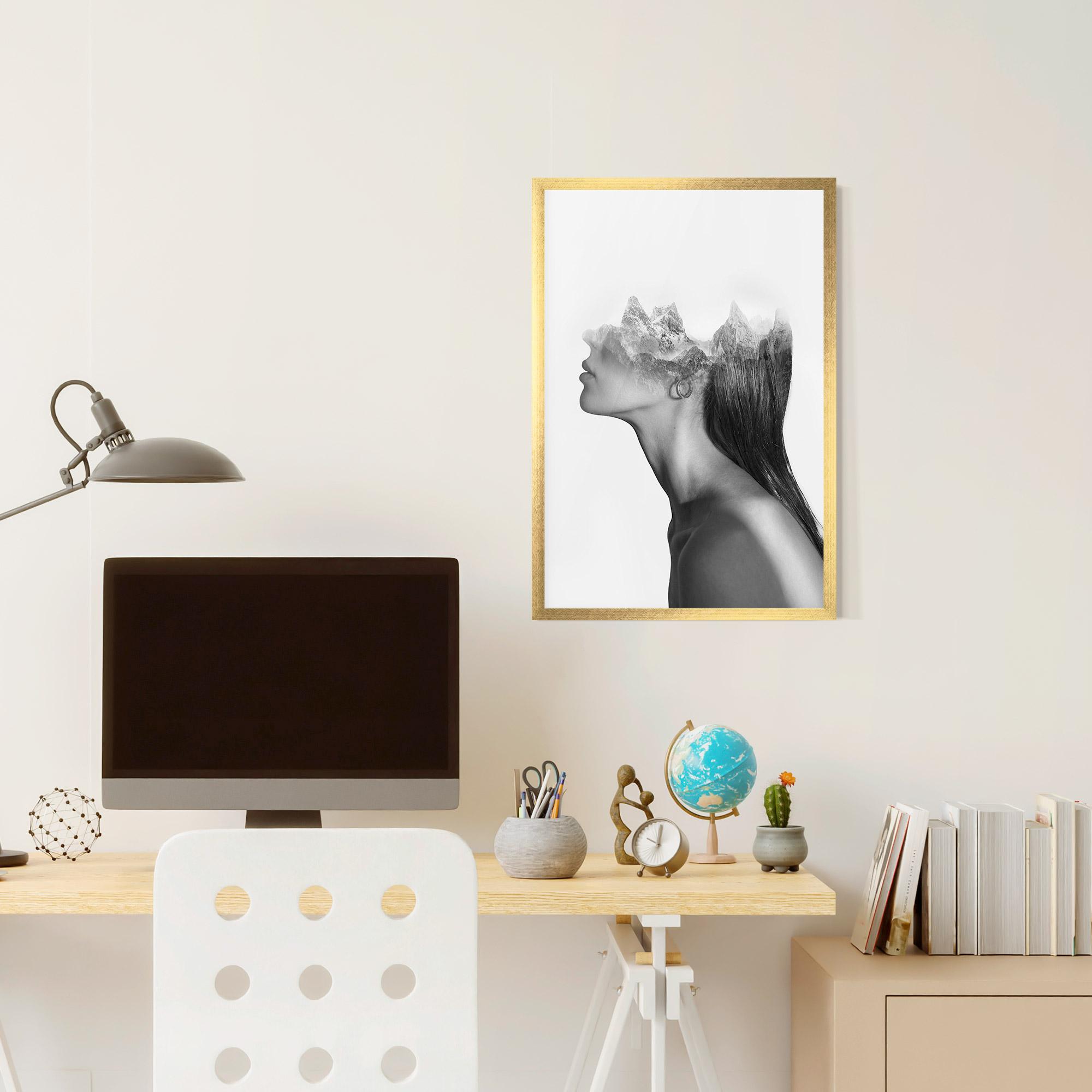 Keretezett Poszter Woman Mountains View mockup 6