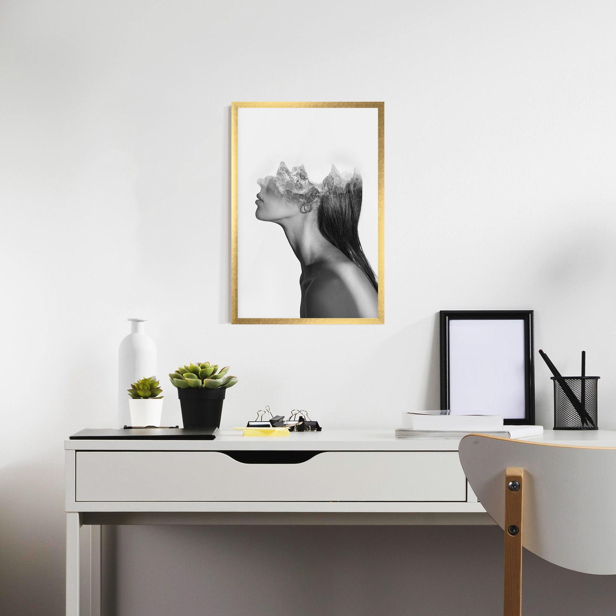 Keretezett Poszter Woman Mountains View mockup 7