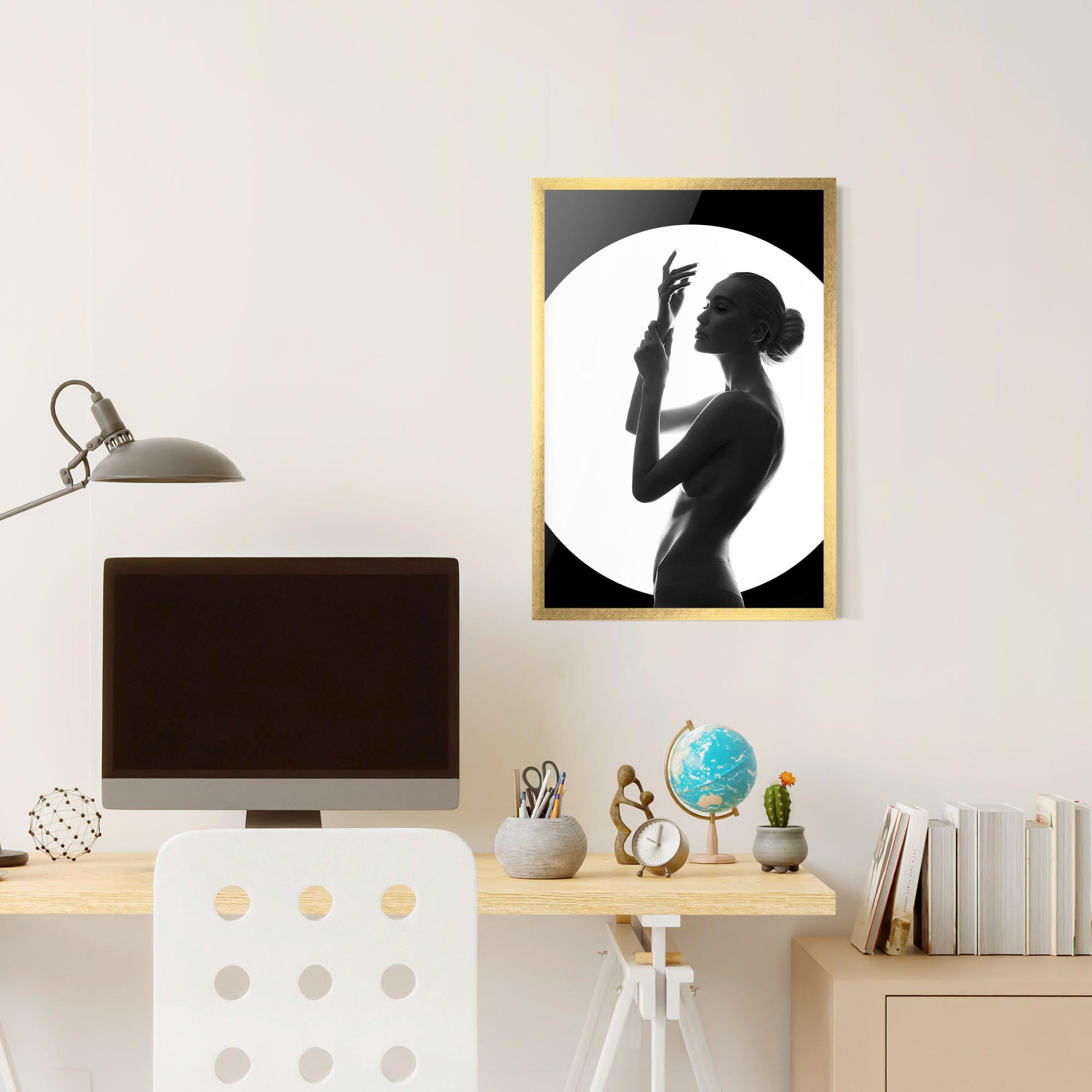 Keretezett Poszter Body Figure mockup 6