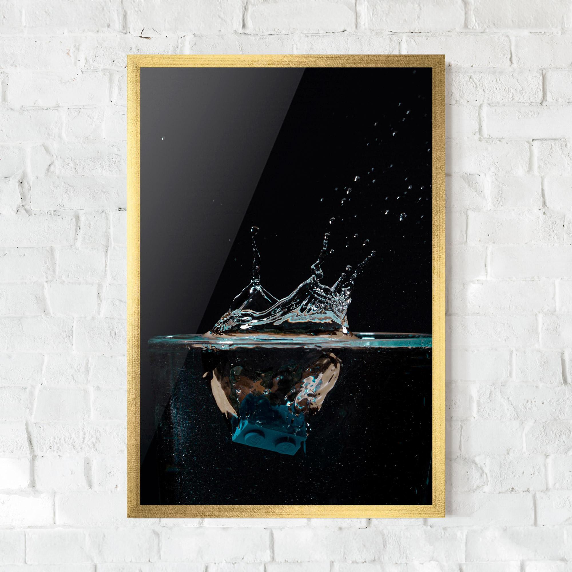 Keretezett Poszter Close Up Splash mockup 0