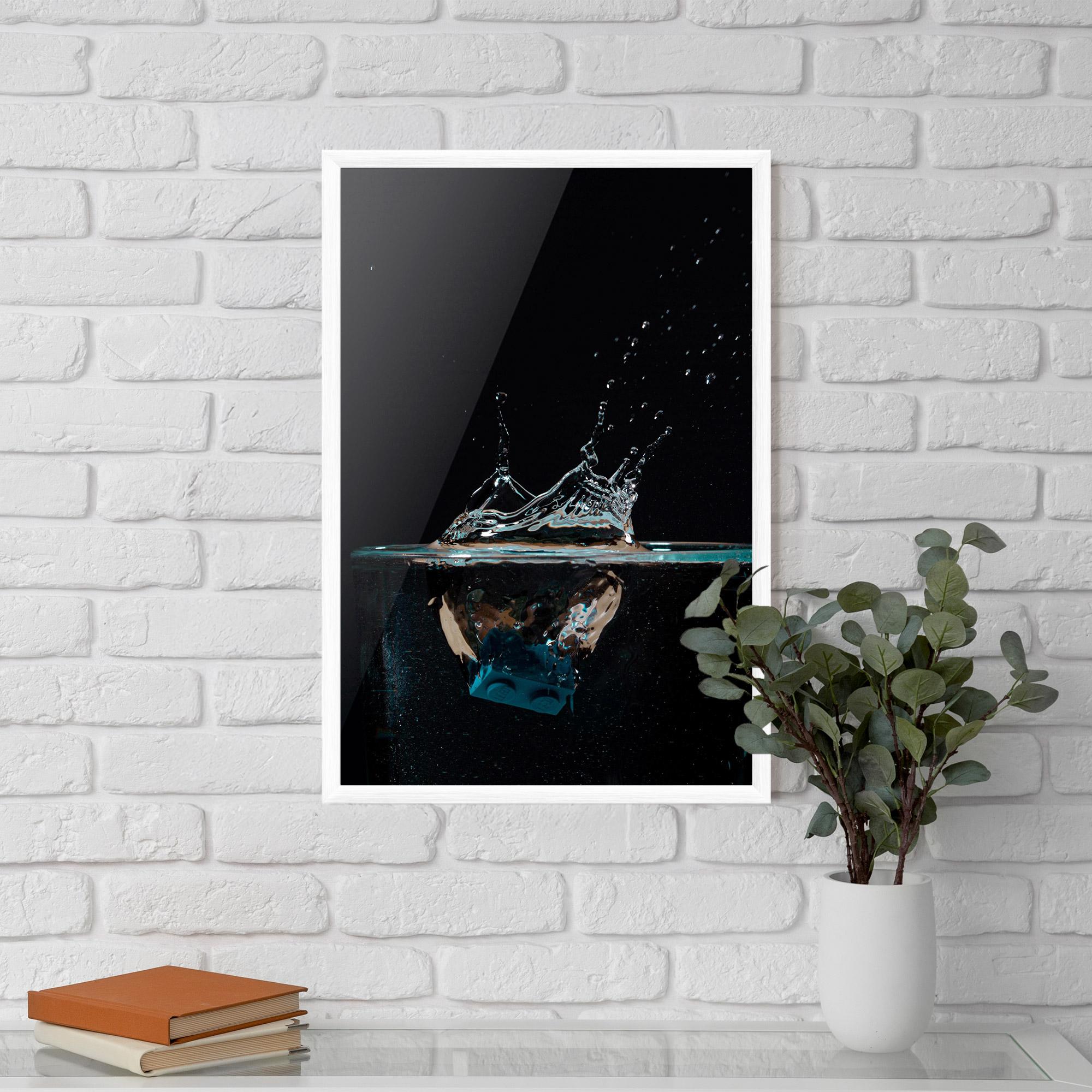 Keretezett Poszter Close Up Splash mockup 5