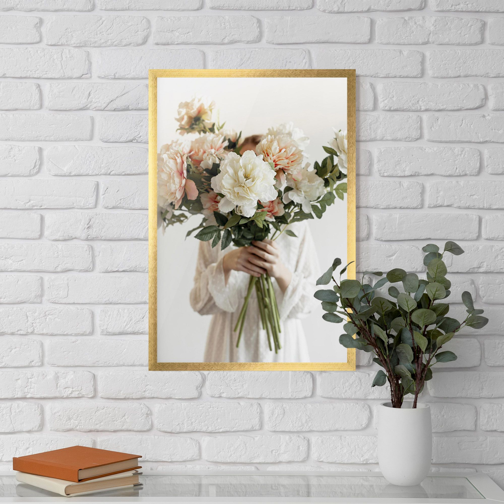 Bouquet Holding mockup 5