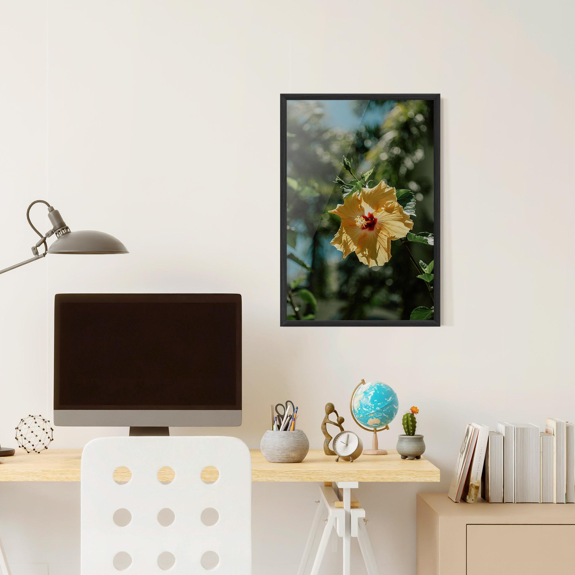 Keretezett Poszter Yellow Pretty Exotic mockup 6