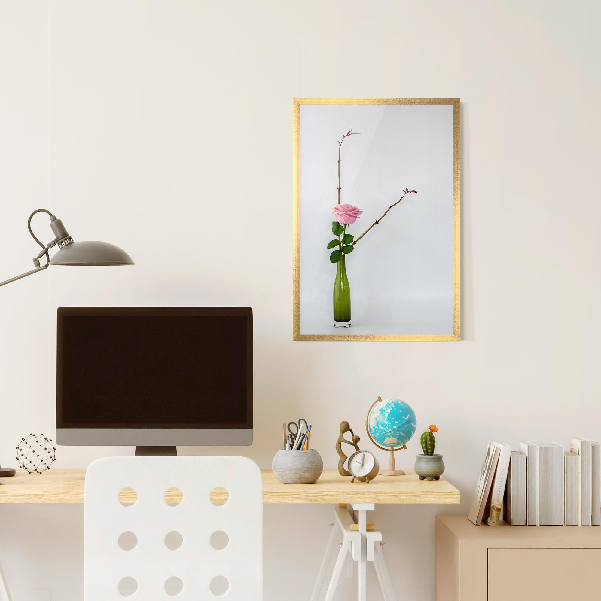 Keretezett Poszter Wine Vase mockup 6