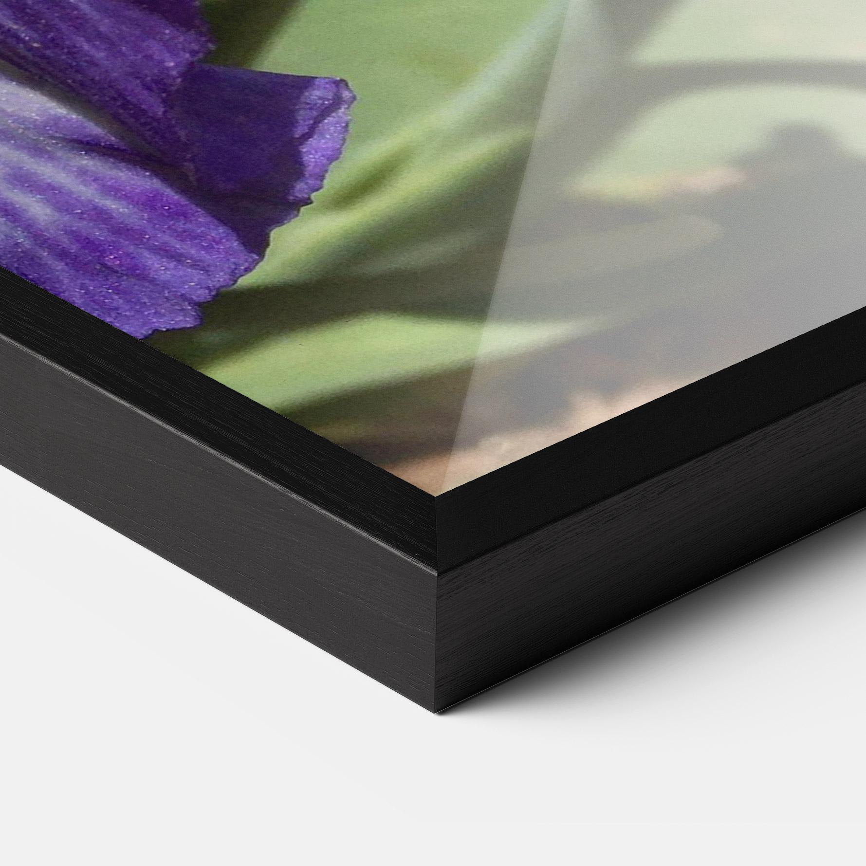 Keretezett Poszter Garden White Purple Irirs mockup 3