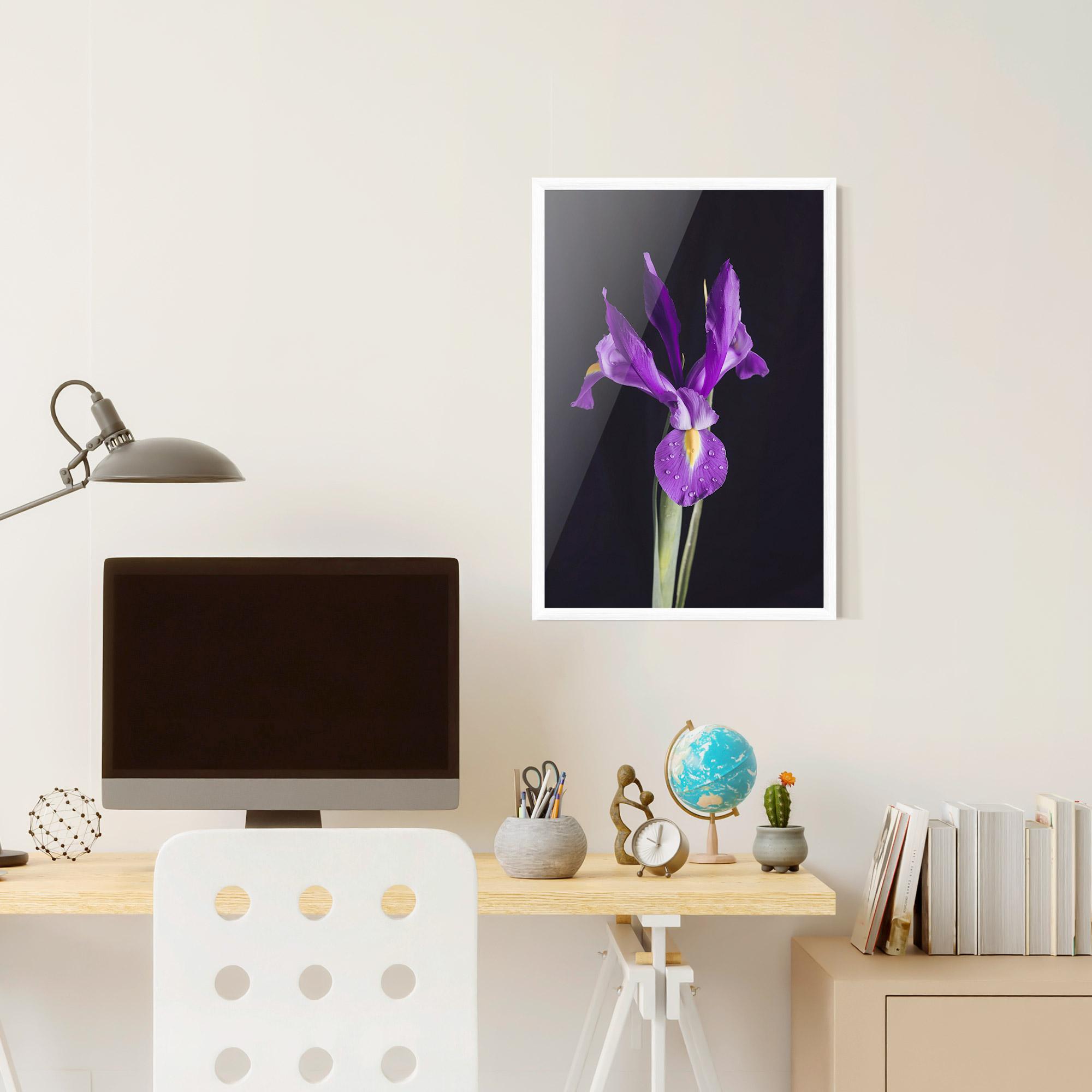 Keretezett Poszter Fresh Purple Iris mockup 6