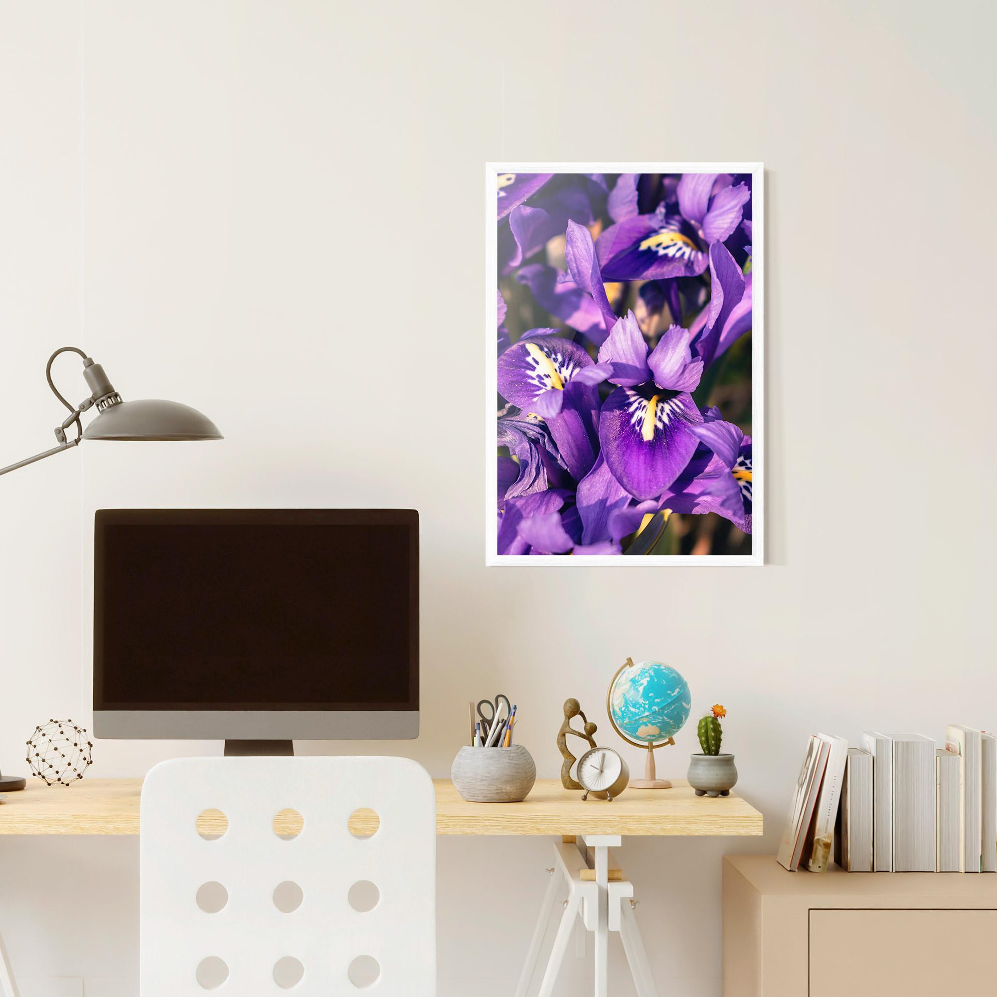 Keretezett Poszter Small Purple Iris mockup 6