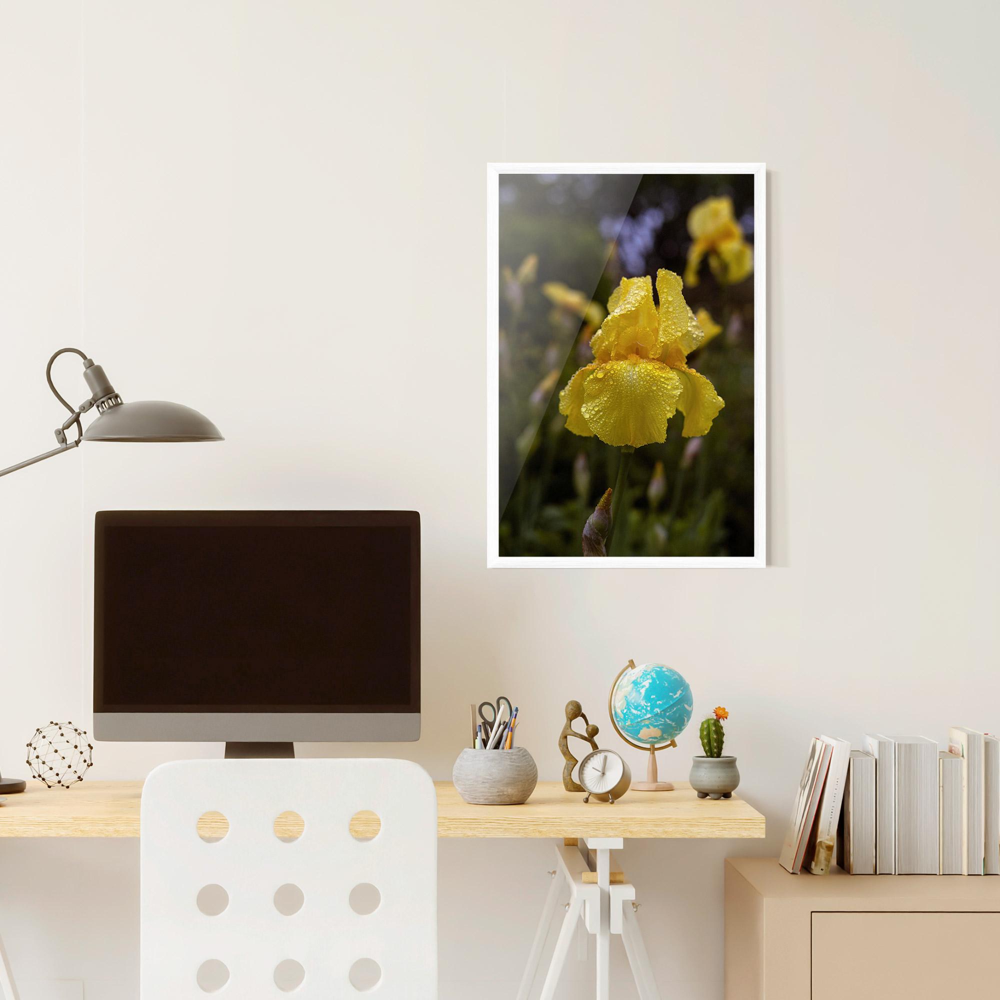 Keretezett Poszter Yellow Iris After Rain mockup 6