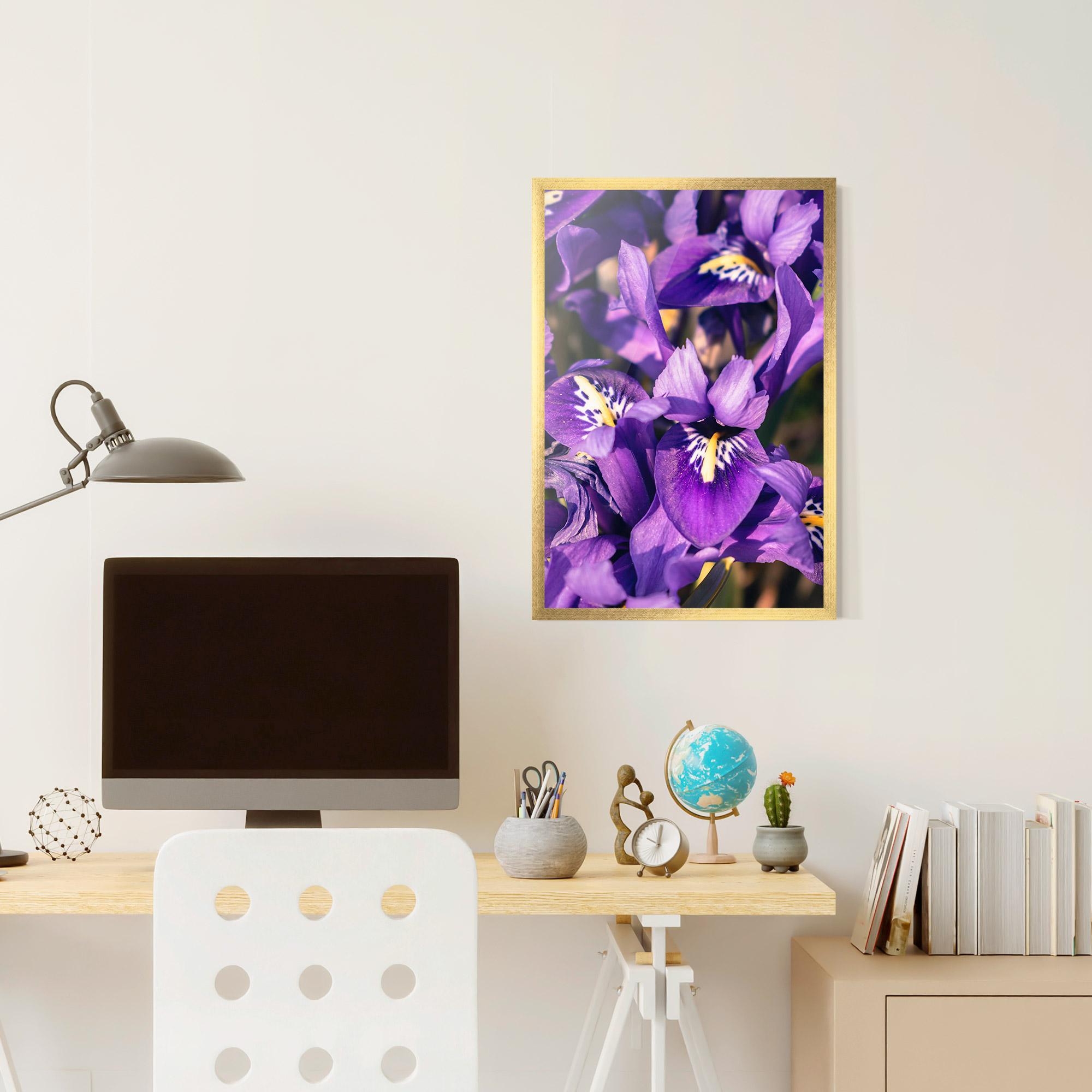 Keretezett Poszter Small Purple Iris mockup 6
