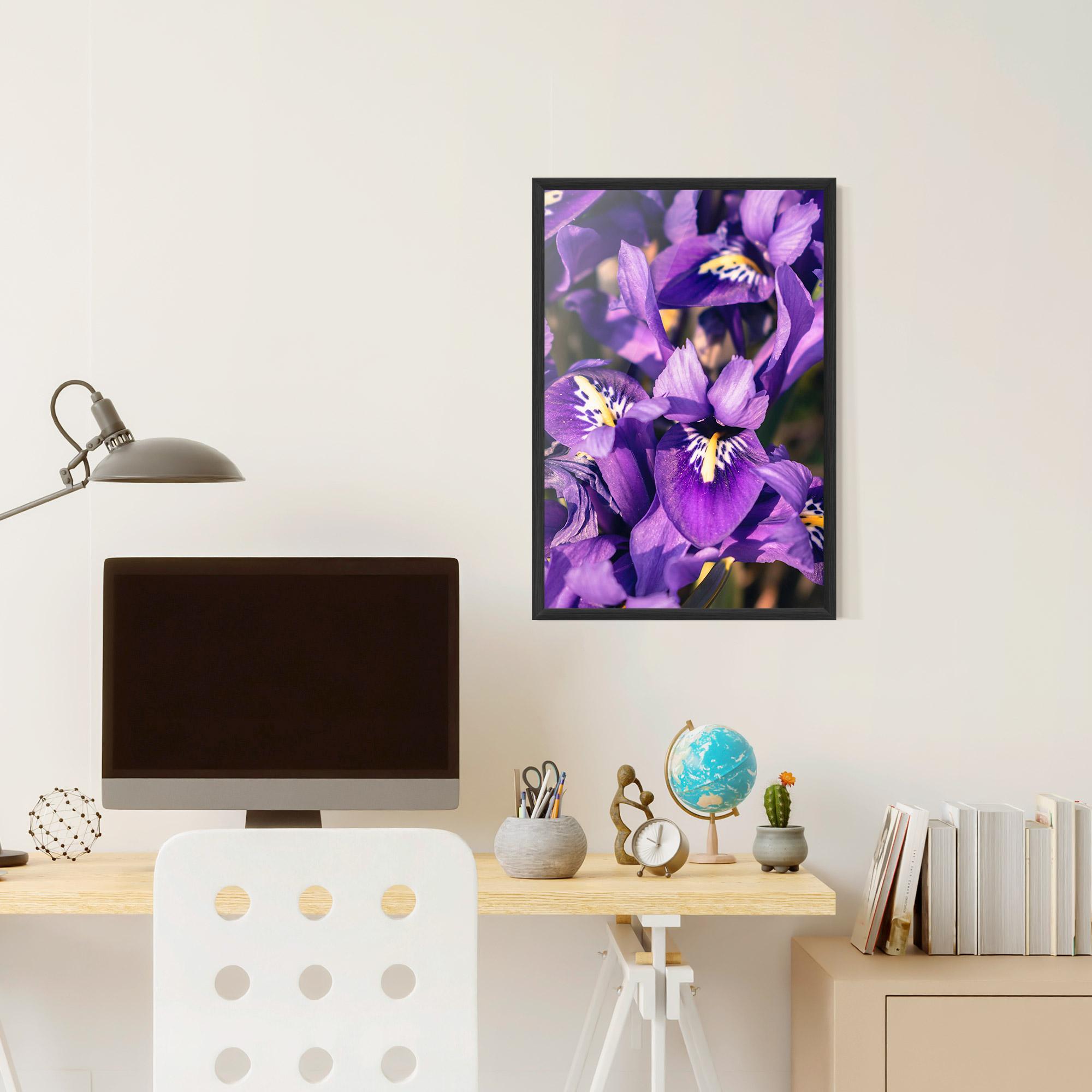 Keretezett Poszter Small Purple Iris mockup 6