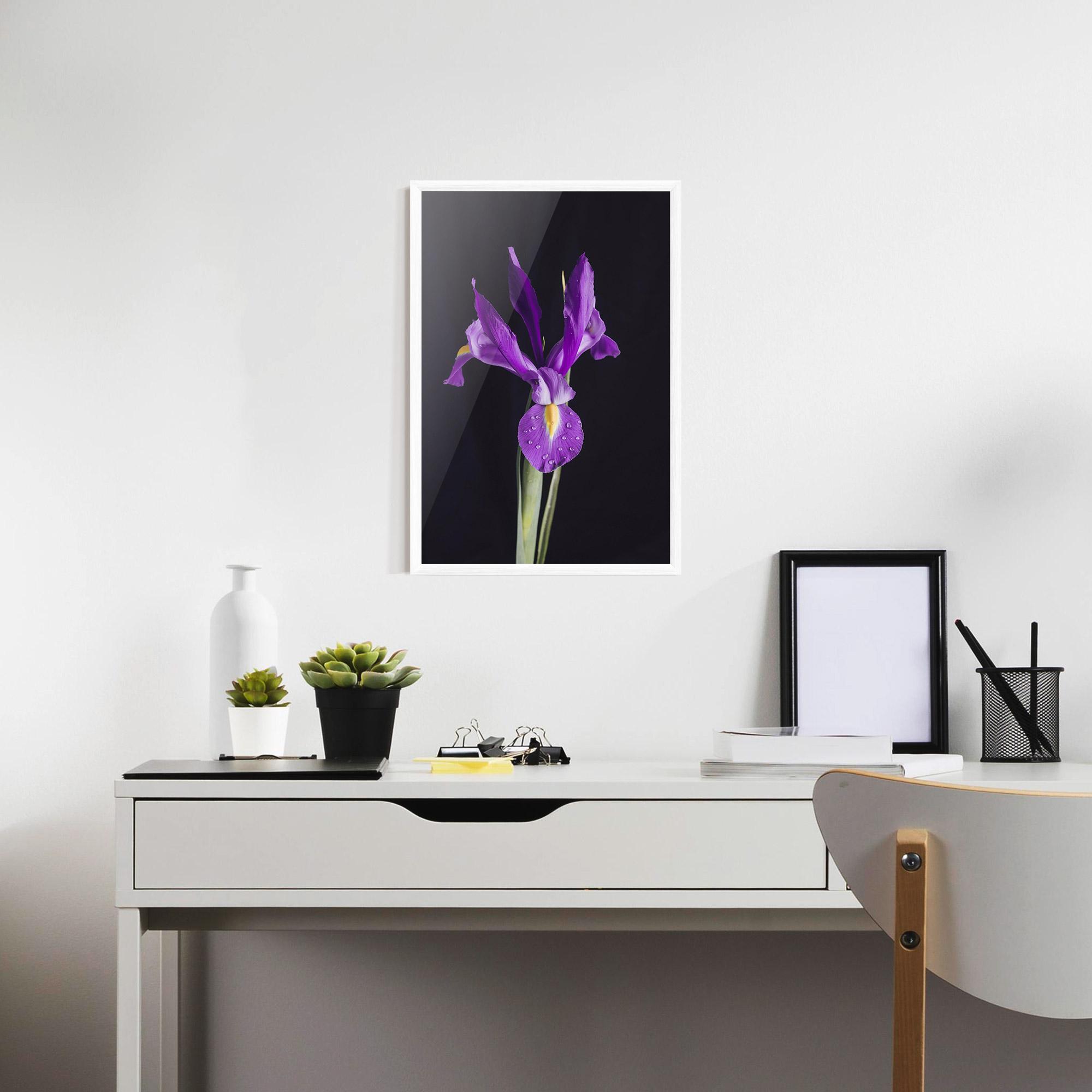 Keretezett Poszter Fresh Purple Iris mockup 7