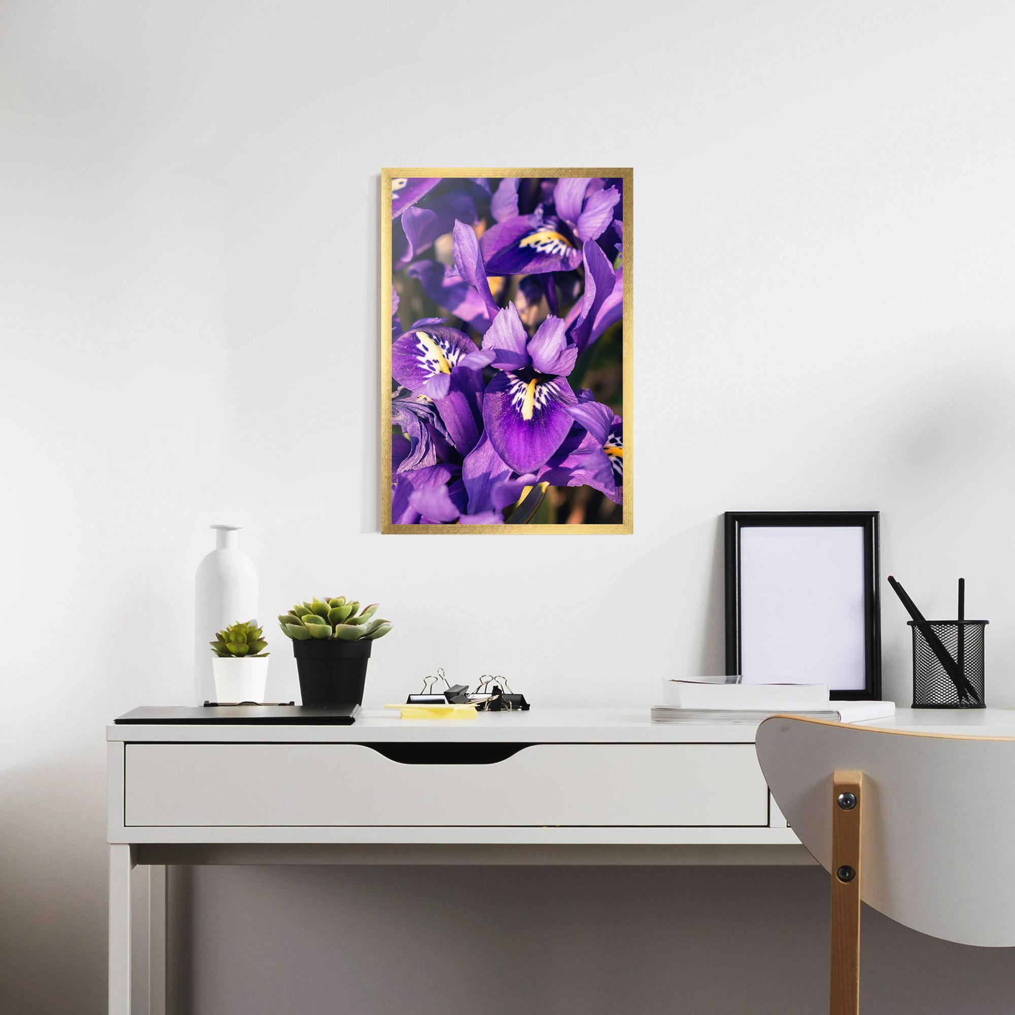 Keretezett Poszter Small Purple Iris mockup 7