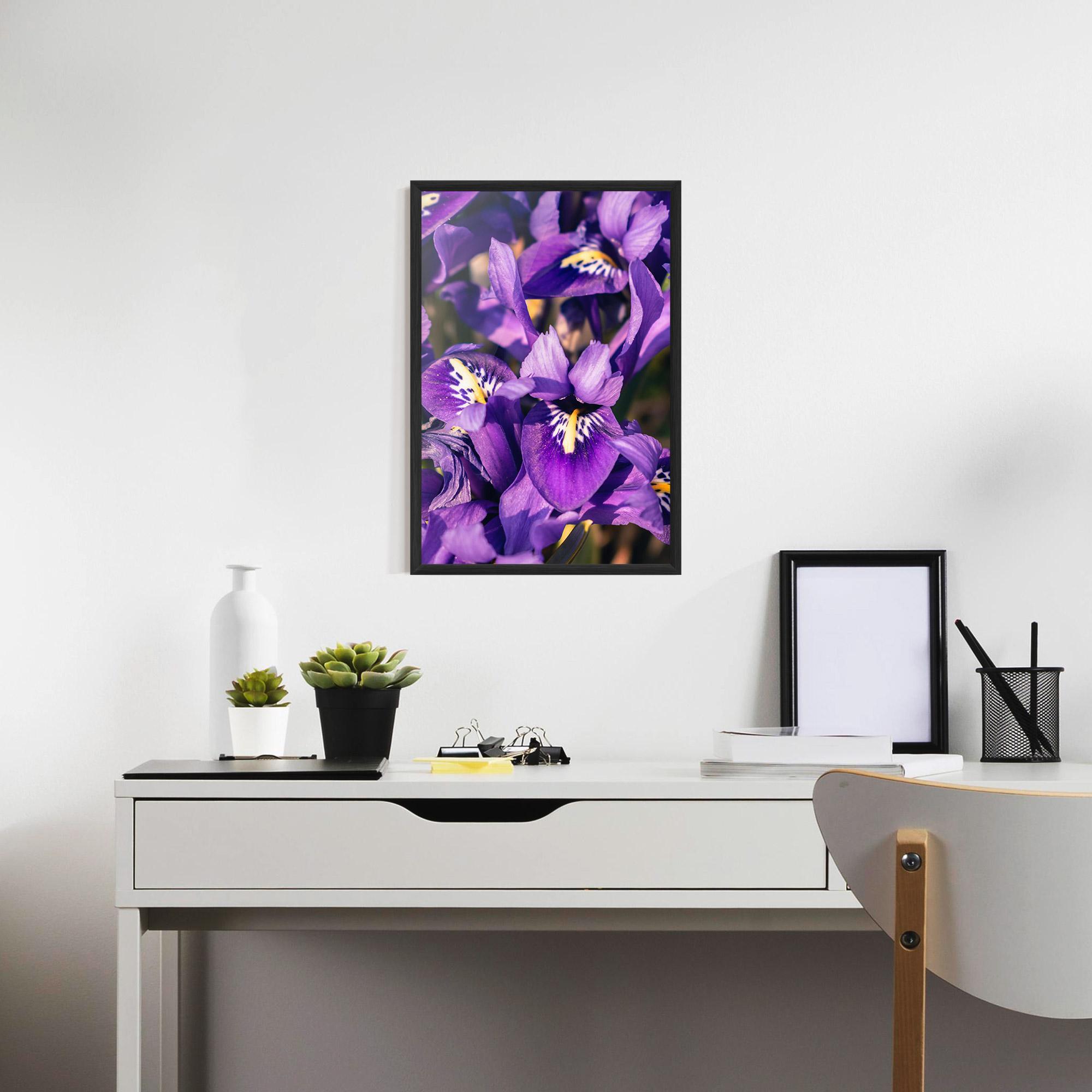 Keretezett Poszter Small Purple Iris mockup 7