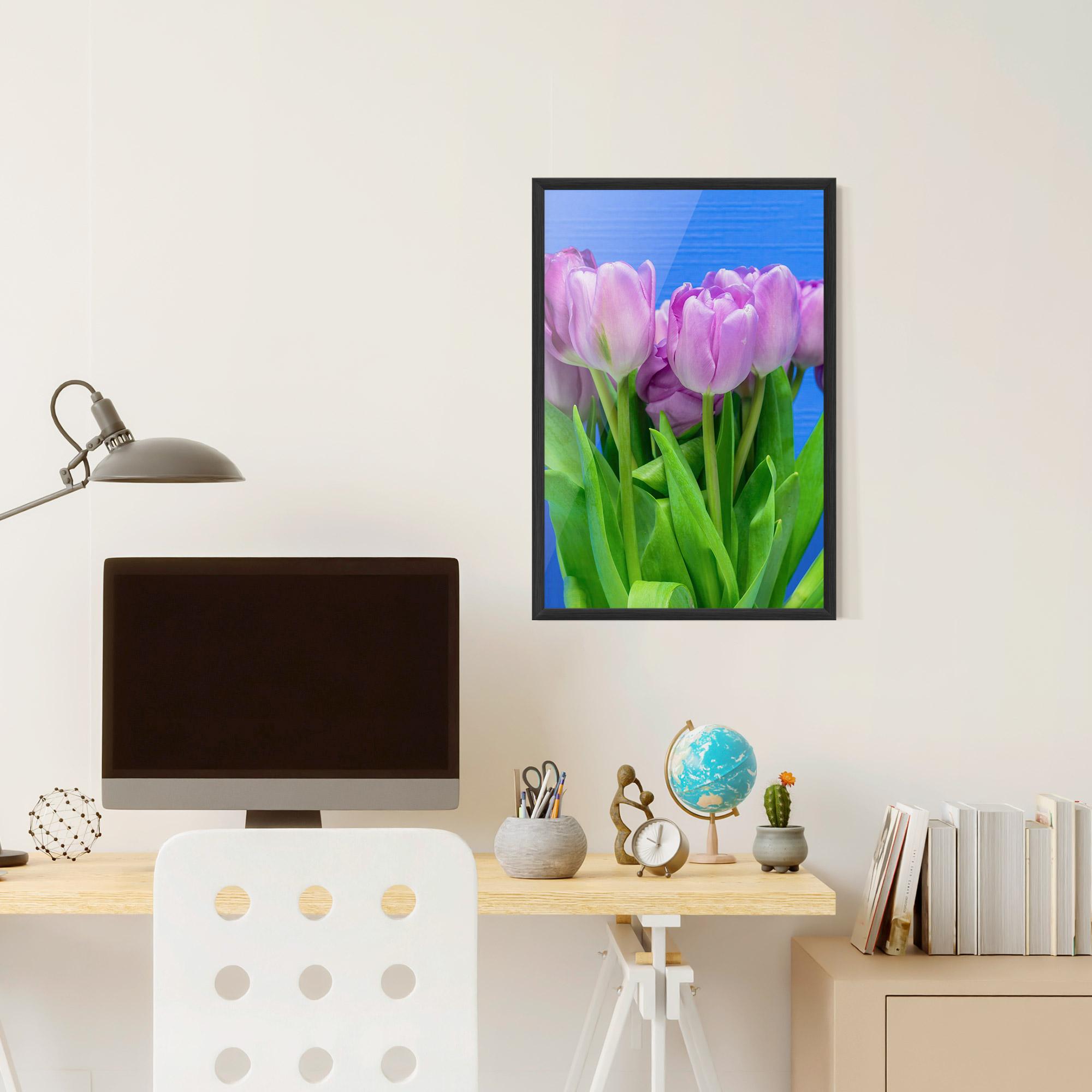 Keretezett Poszter Purple Tulips On Blue mockup 6