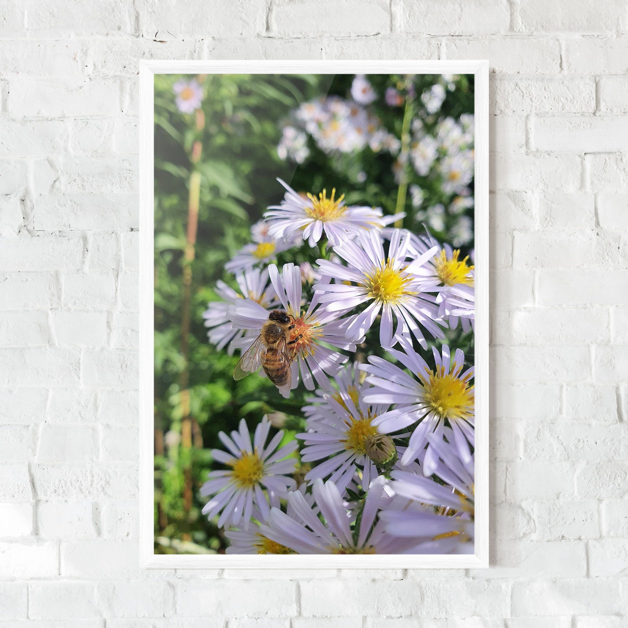 Bee On Light Purple Daisy mockup 0