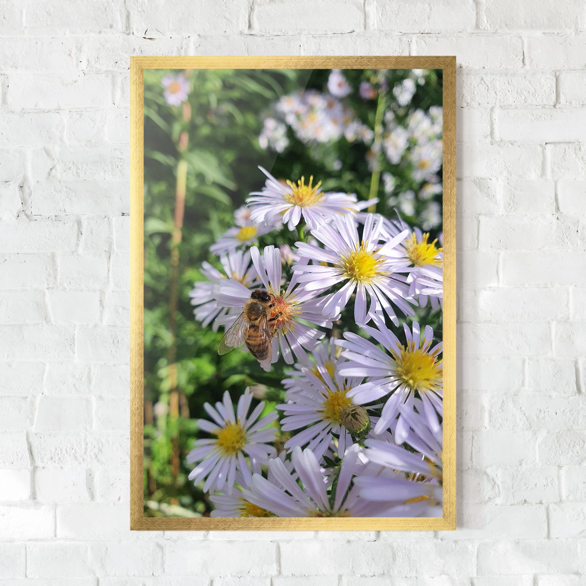 Bee On Light Purple Daisy mockup 0