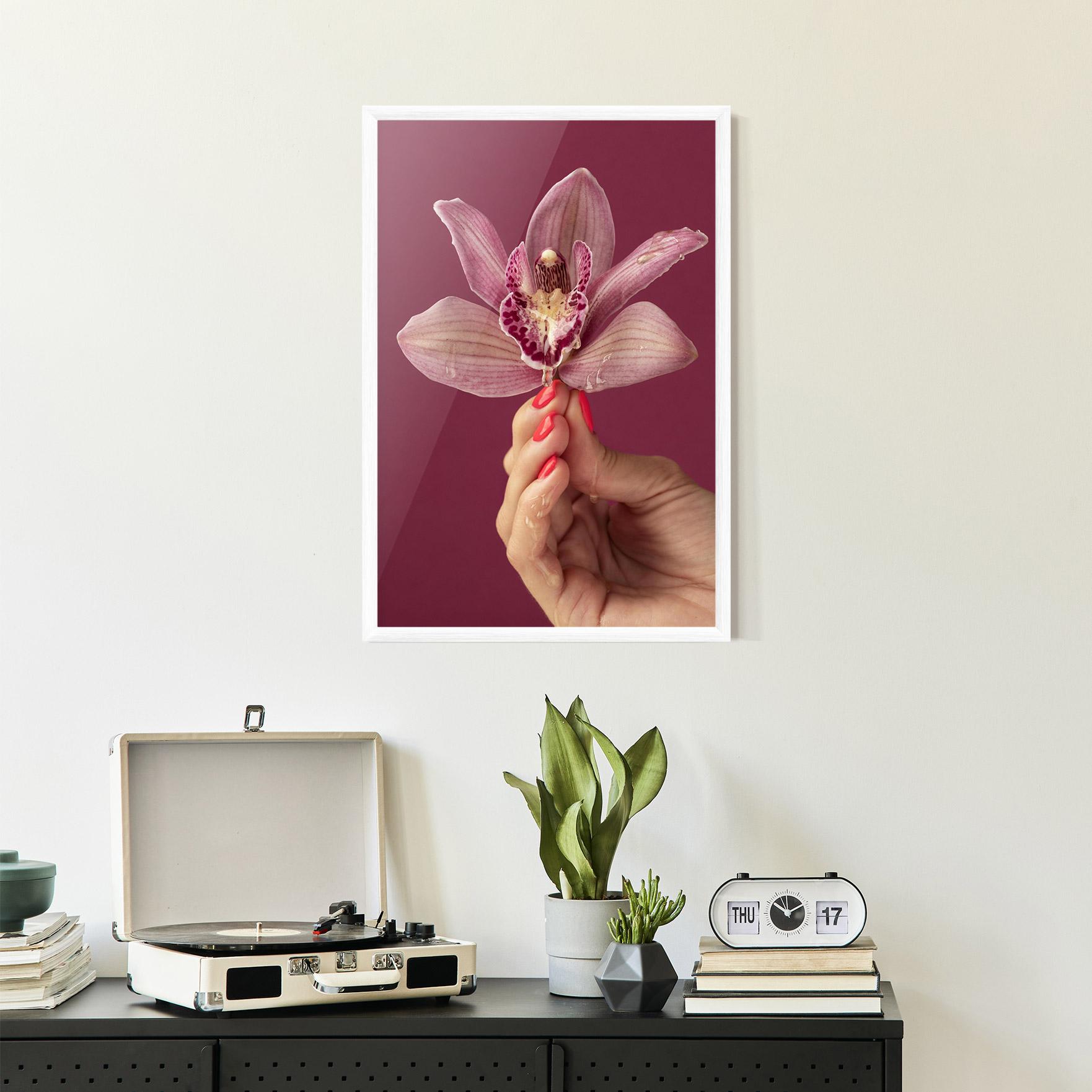 Keretezett Poszter Orchid Holding mockup 2