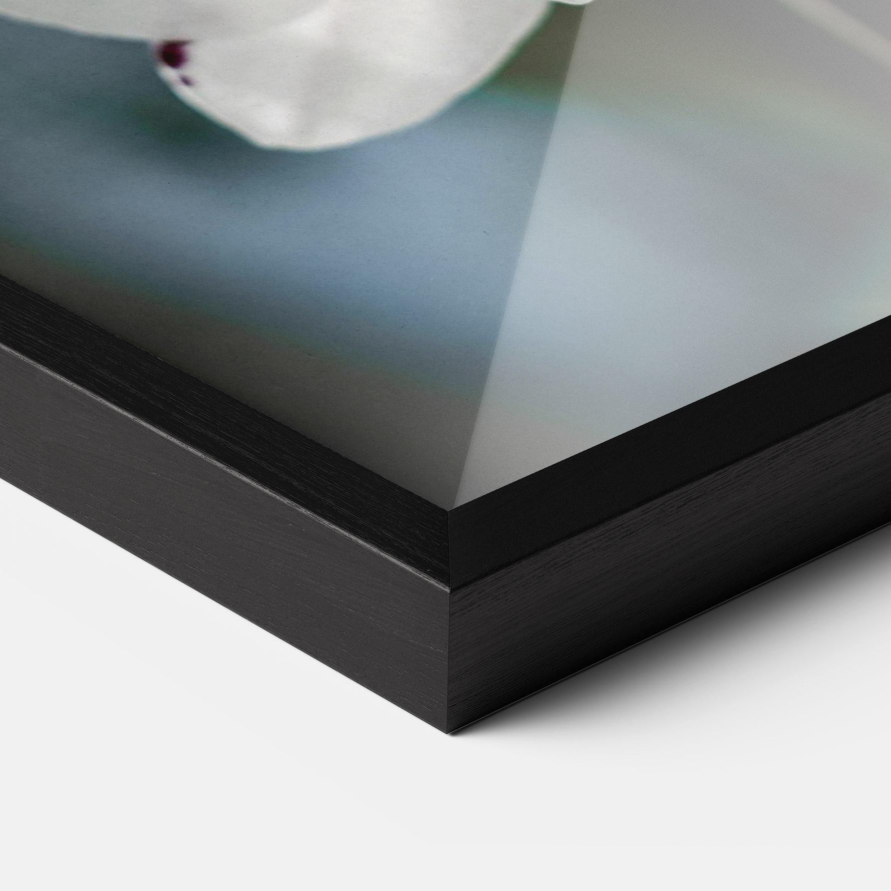 Keretezett Poszter Dark Purple Orchid mockup 3