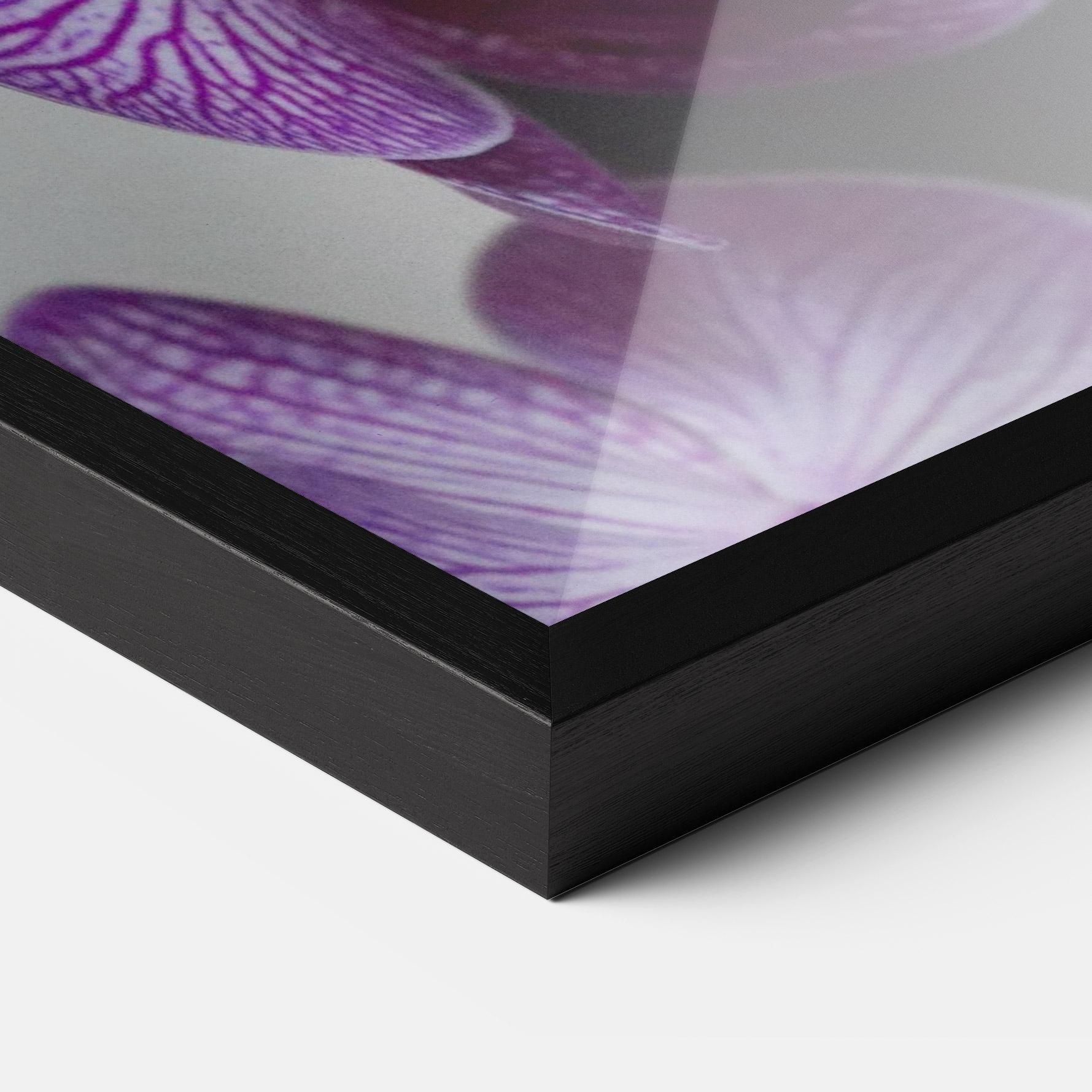 Keretezett Poszter Purple Orchid On Black mockup 3