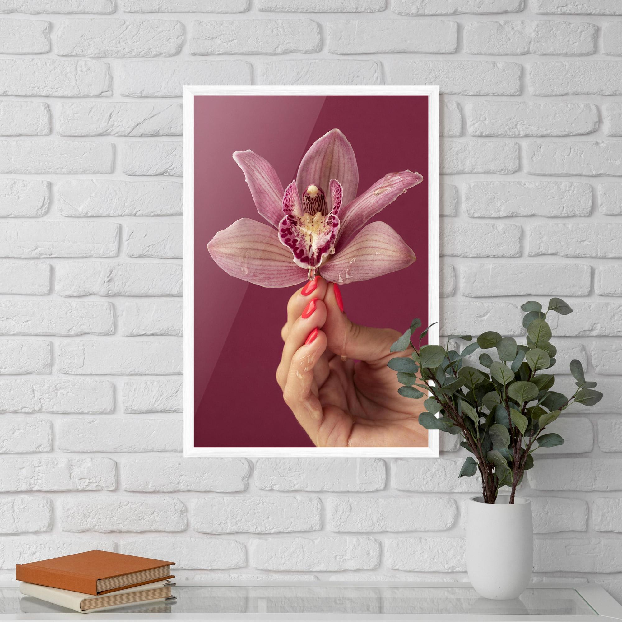 Keretezett Poszter Orchid Holding mockup 5