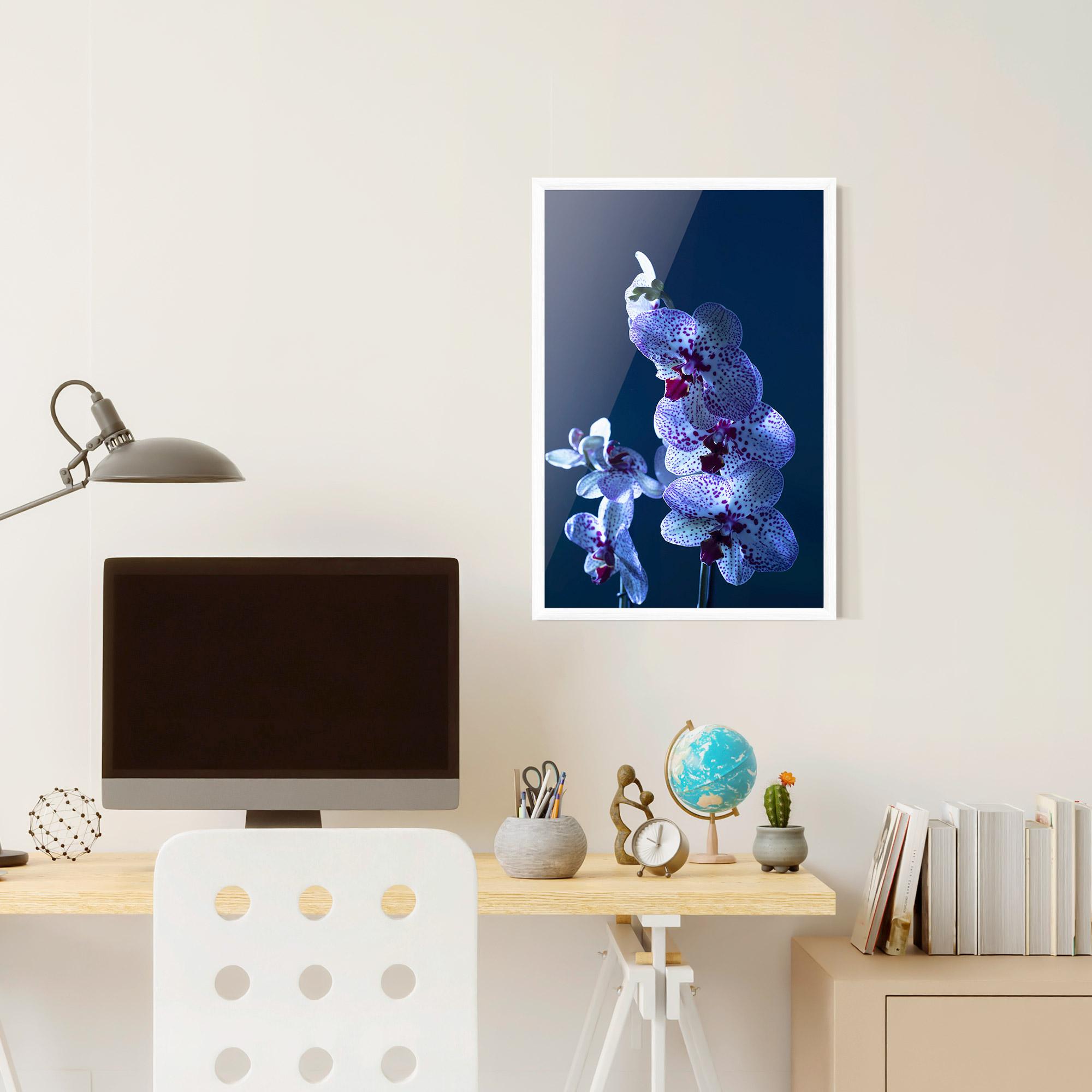 Keretezett Poszter Blue Light Orchid mockup 6