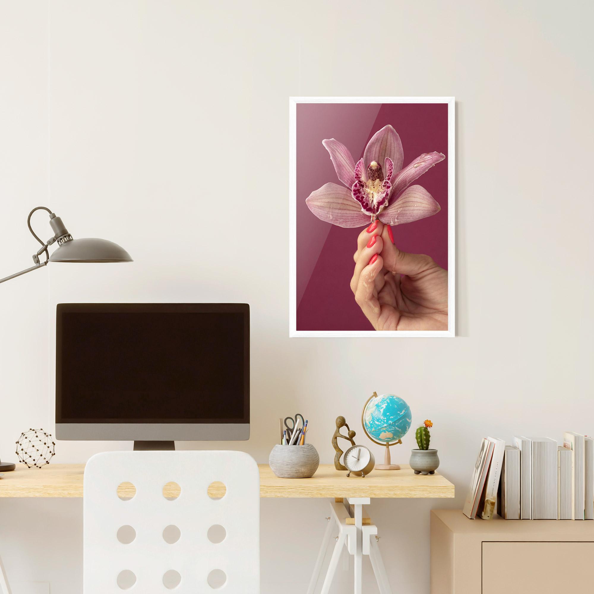 Keretezett Poszter Orchid Holding mockup 6