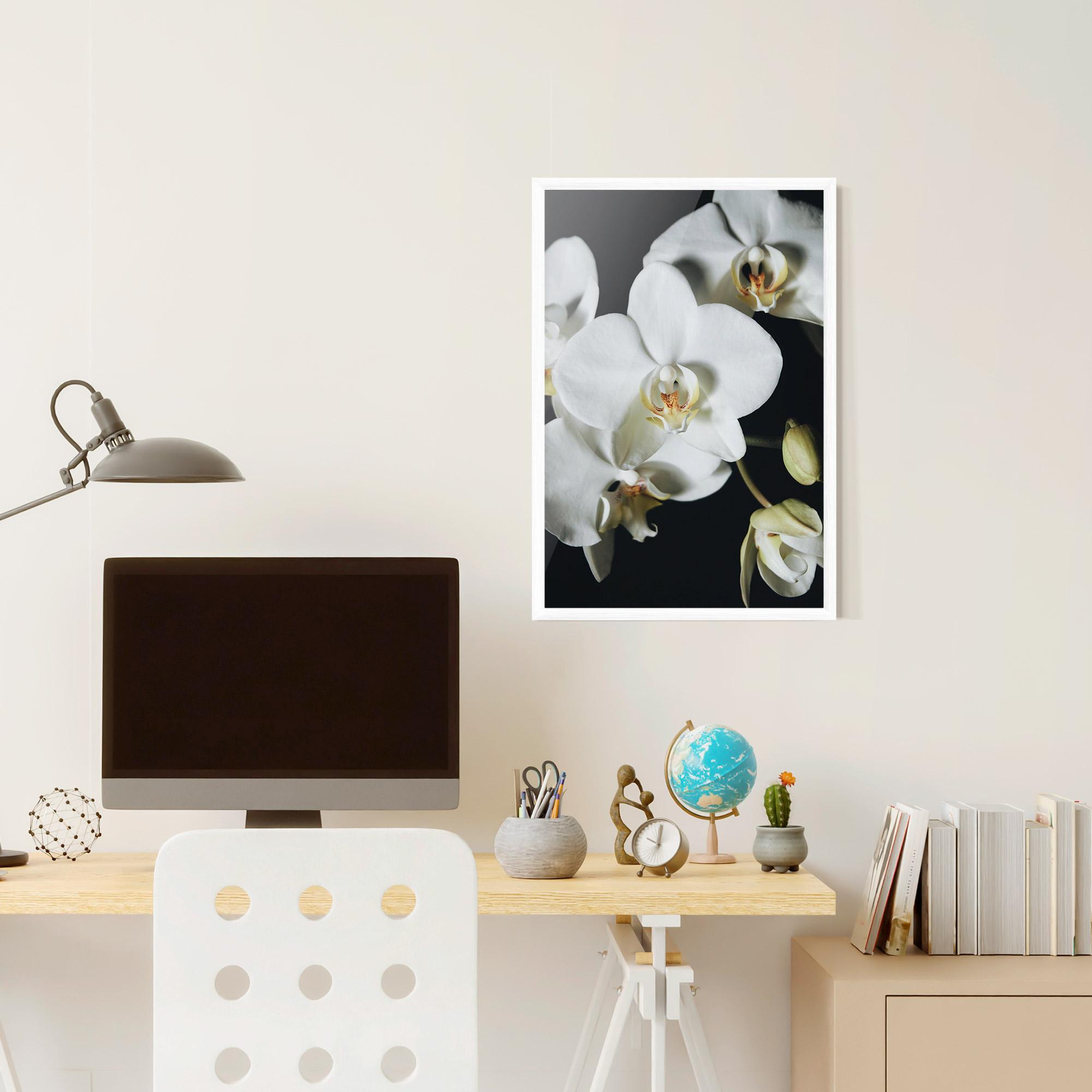 Keretezett Poszter White Orchid On Black mockup 6