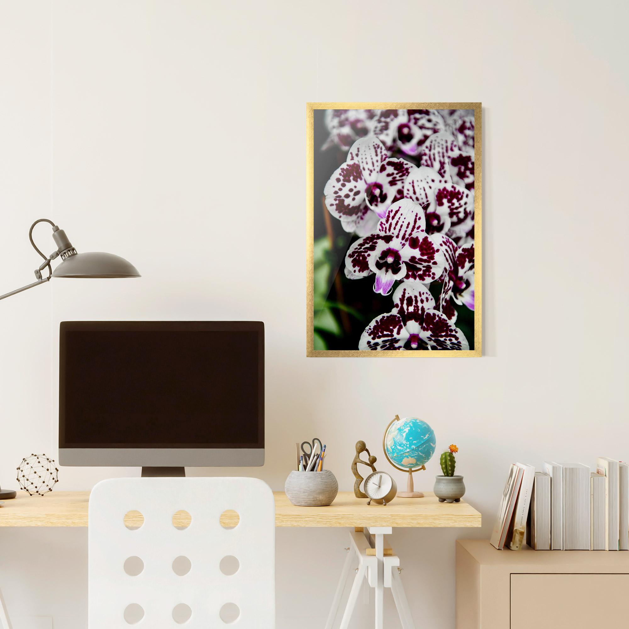Keretezett Poszter Dark Purple Orchids mockup 6