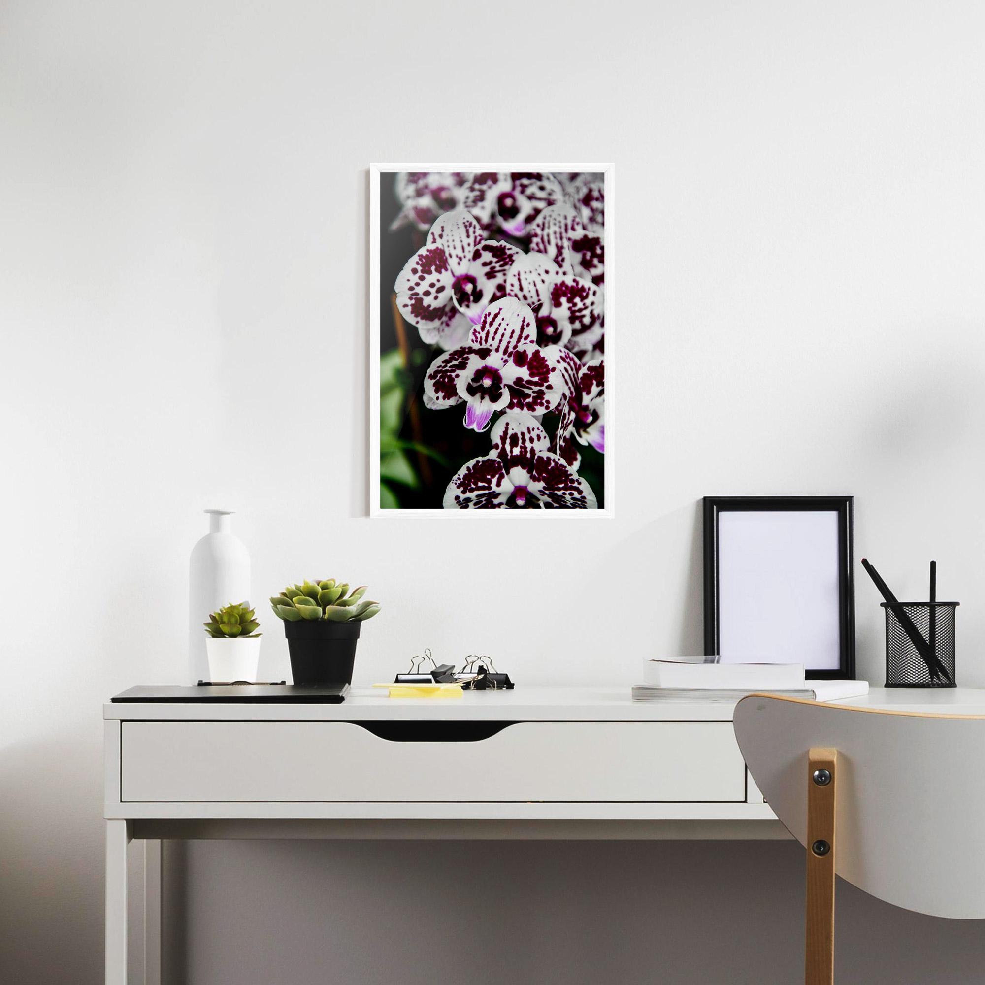 Keretezett Poszter Dark Purple Orchids mockup 7