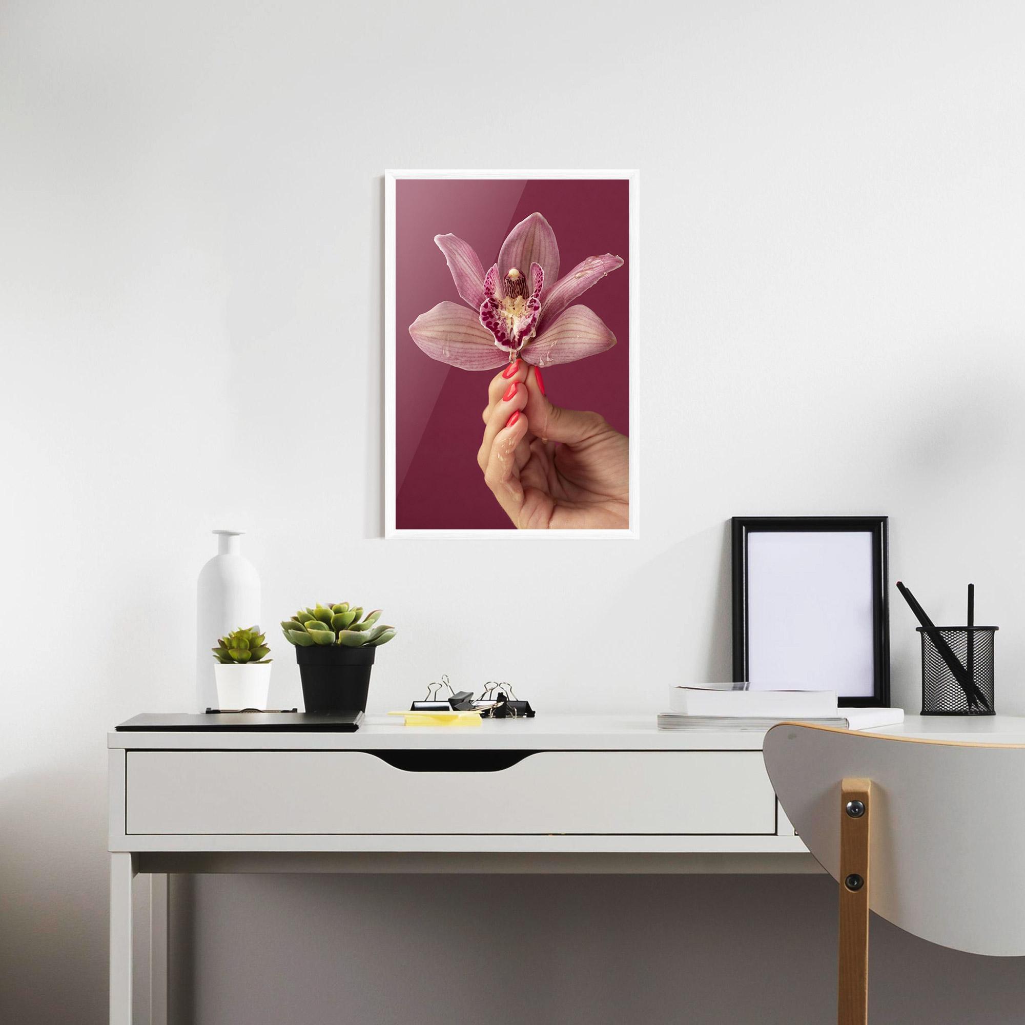 Keretezett Poszter Orchid Holding mockup 7