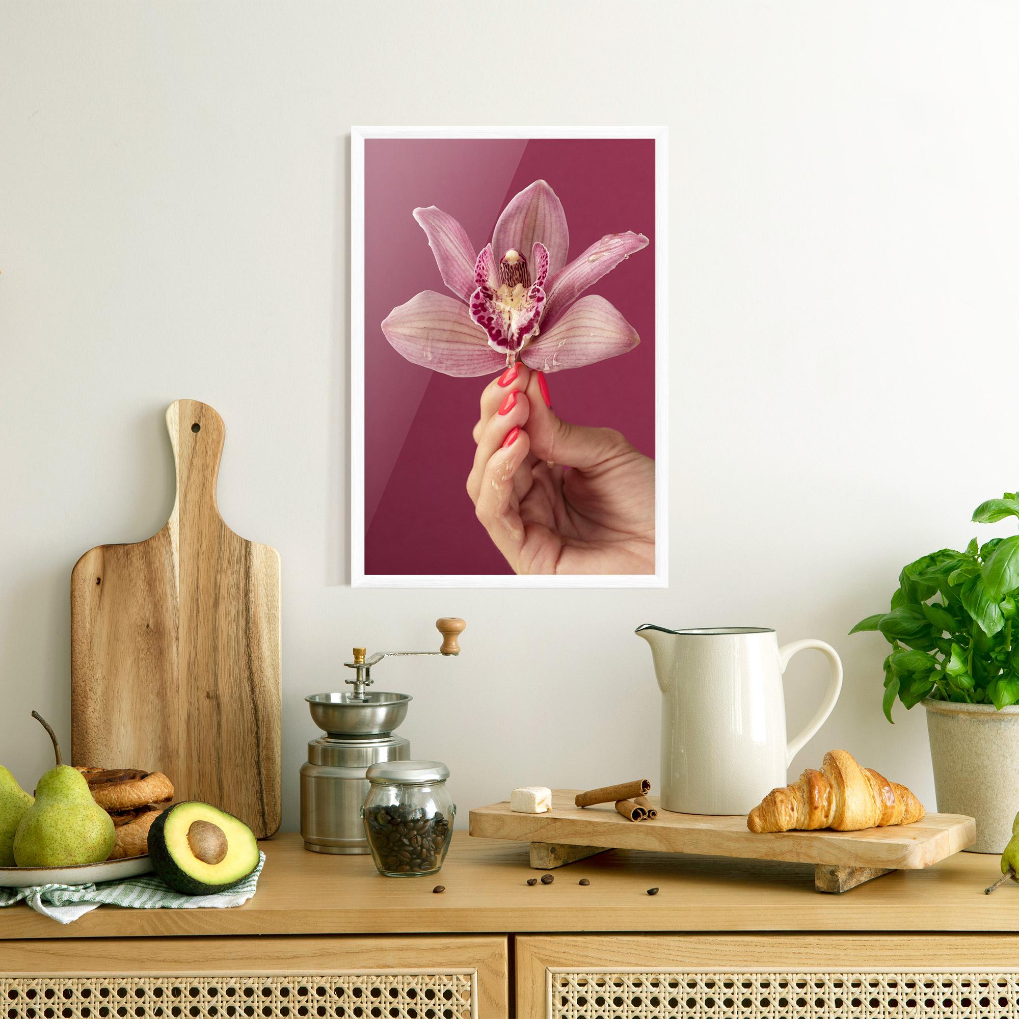Keretezett Poszter Orchid Holding mockup 8