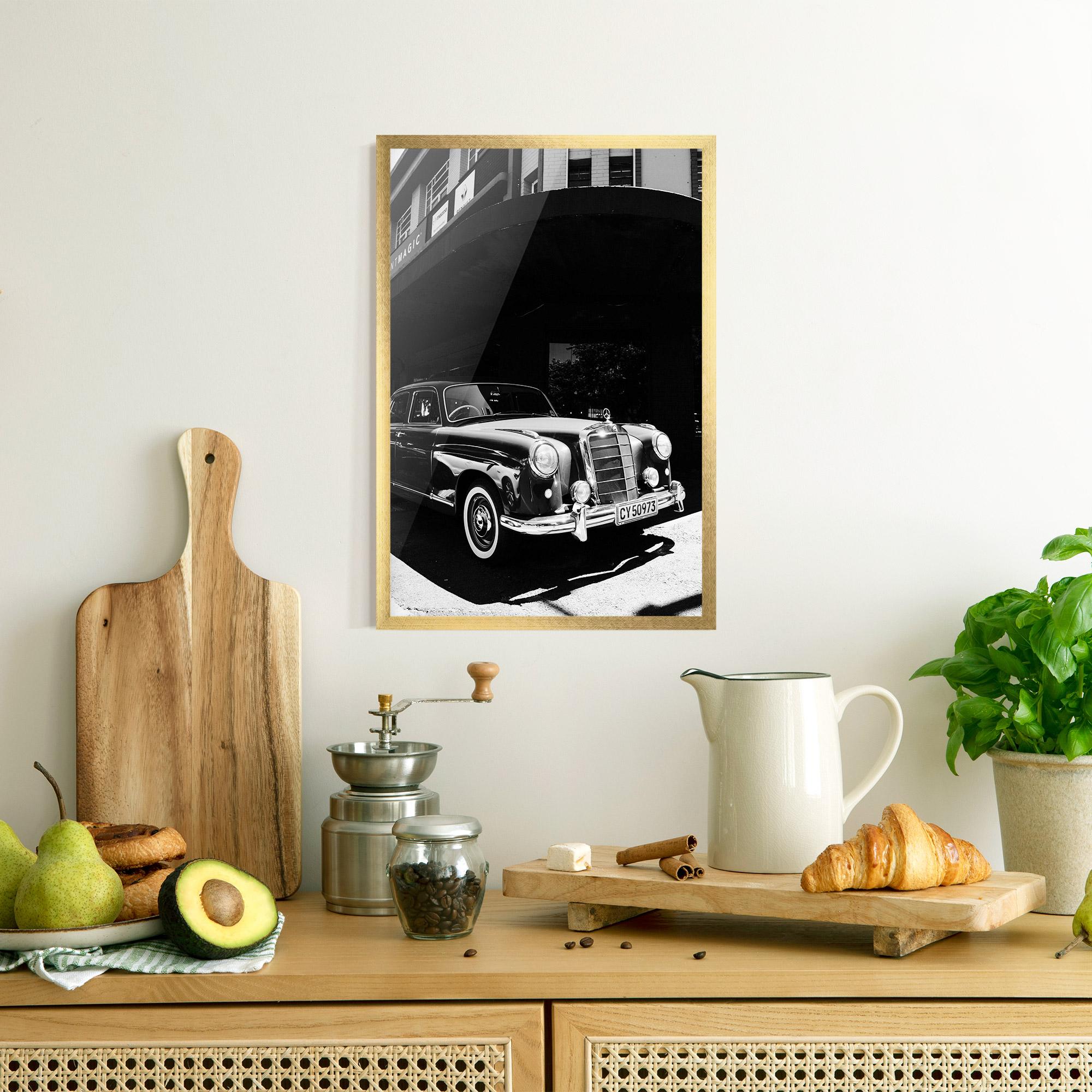 Keretezett Poszter Old Black Car mockup 8