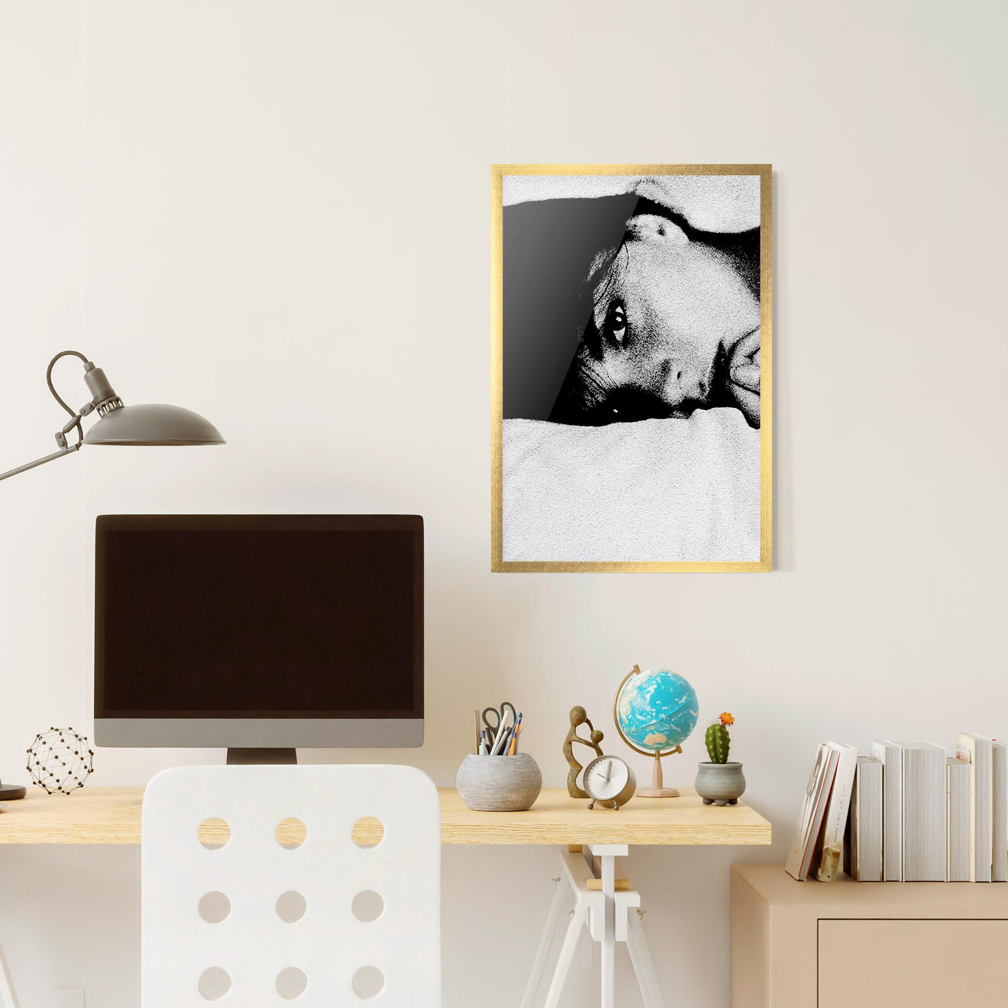 Keretezett Poszter Eye Contact mockup 6