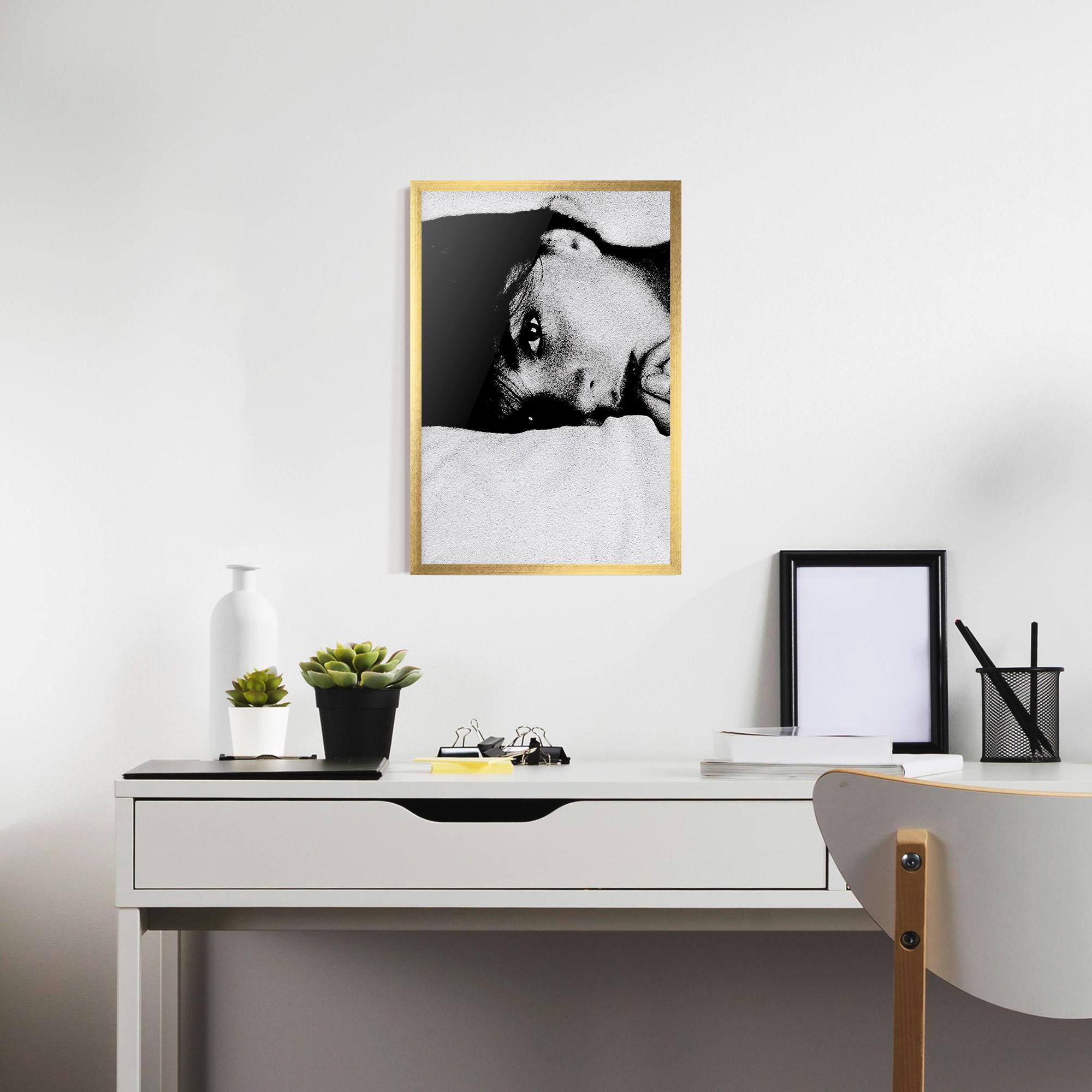 Keretezett Poszter Eye Contact mockup 7