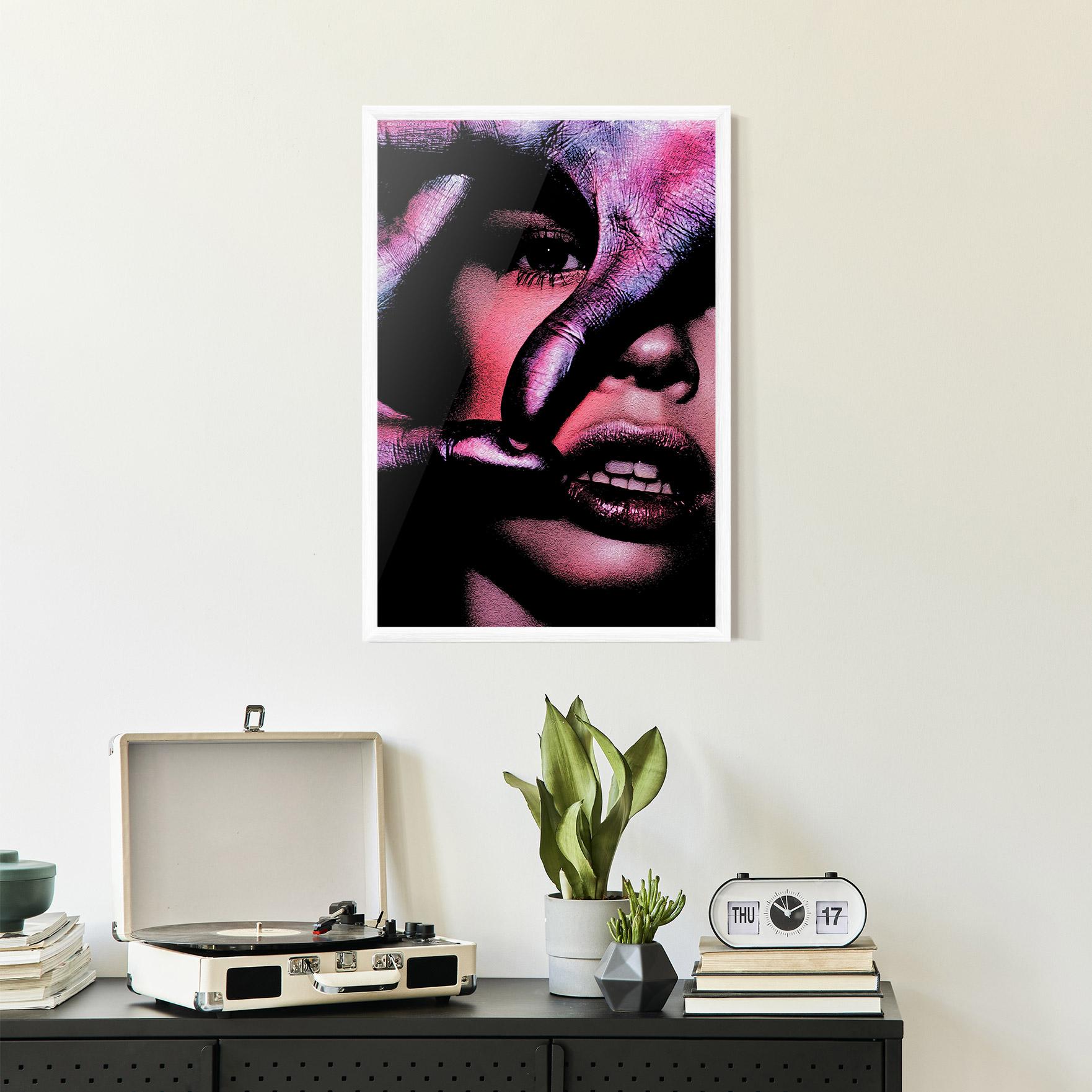 Keretezett Poszter Purple Glitter Hand mockup 2