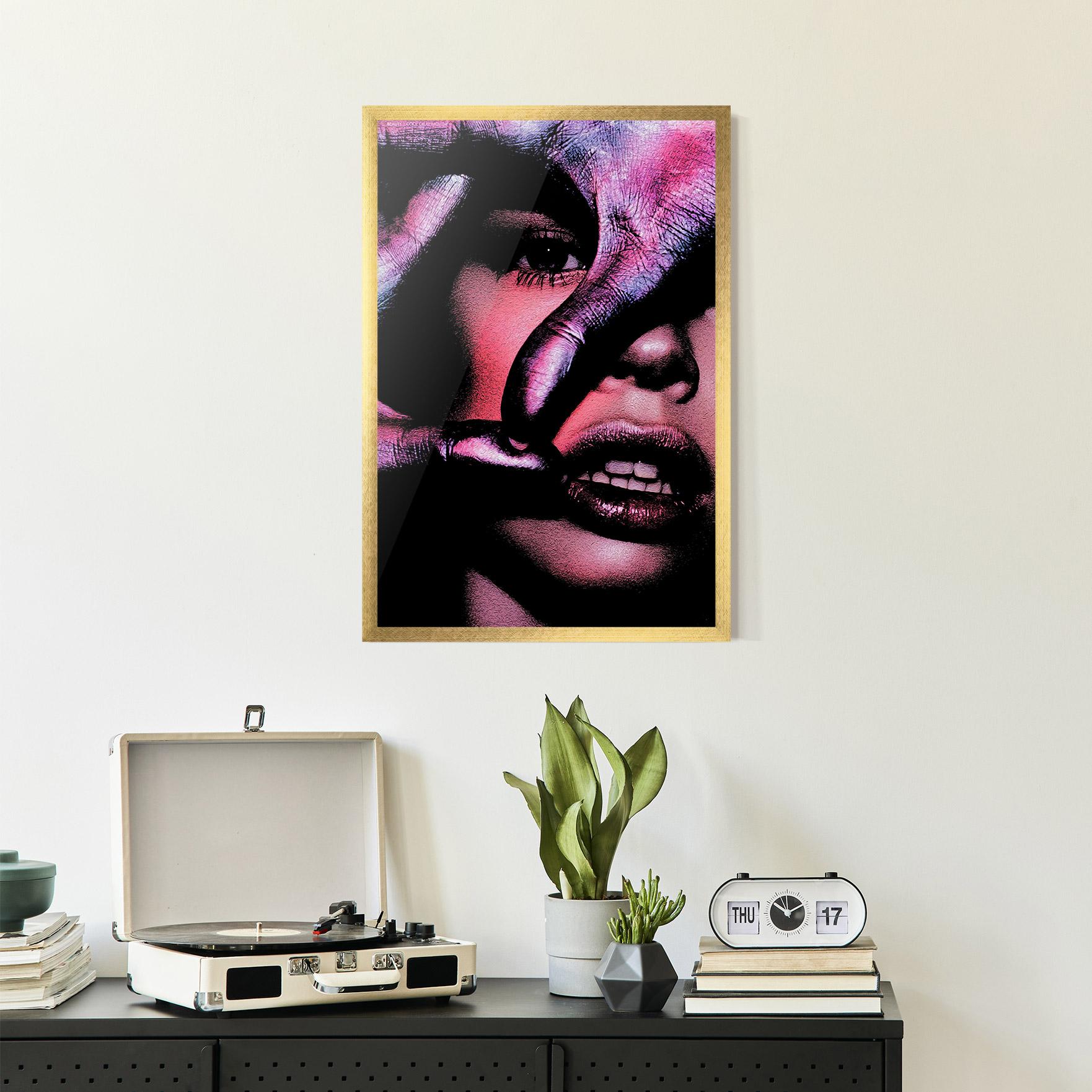 Keretezett Poszter Purple Glitter Hand mockup 2