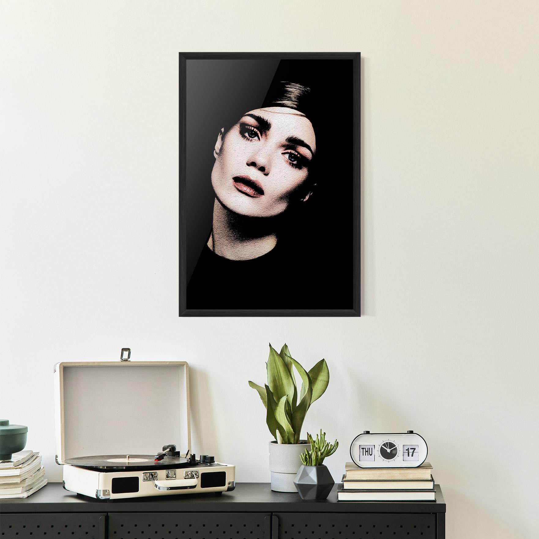 Keretezett Poszter Blue Eyes Lady mockup 2