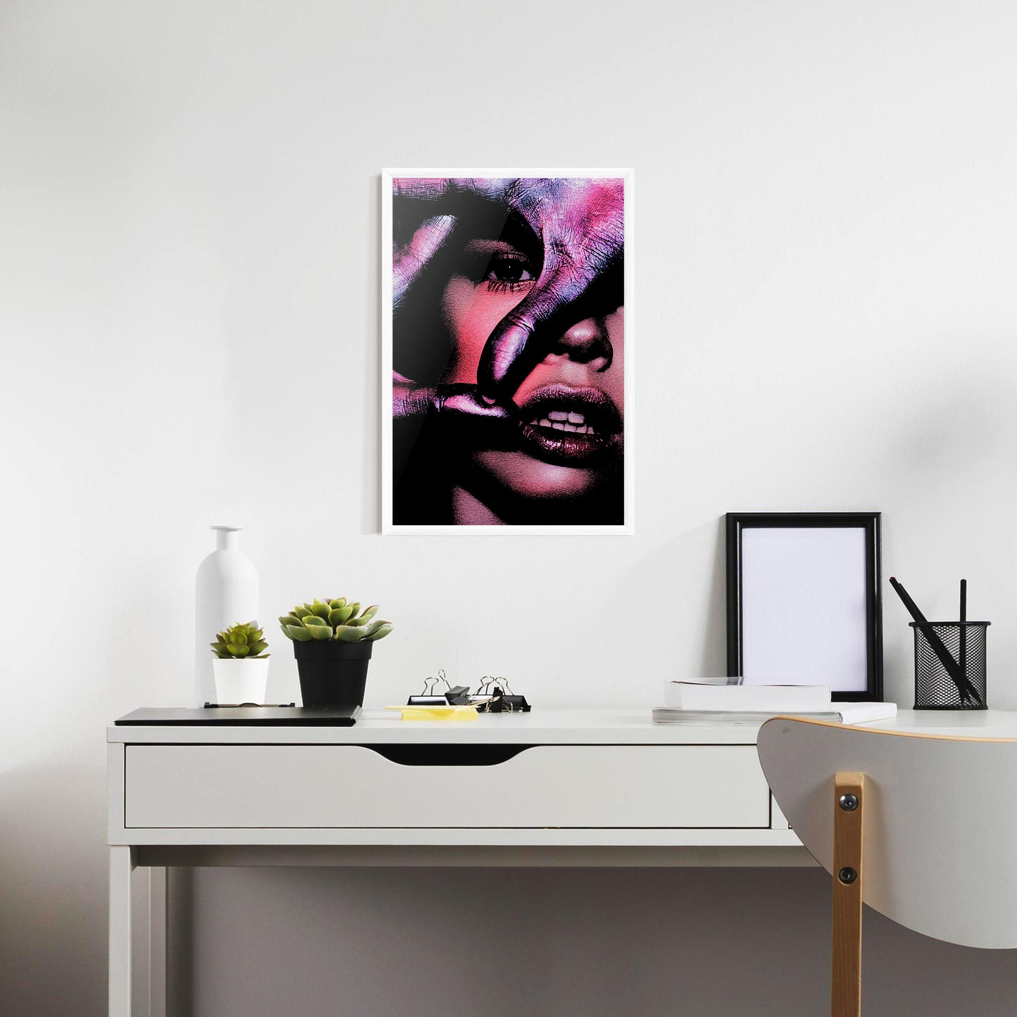 Keretezett Poszter Purple Glitter Hand mockup 7