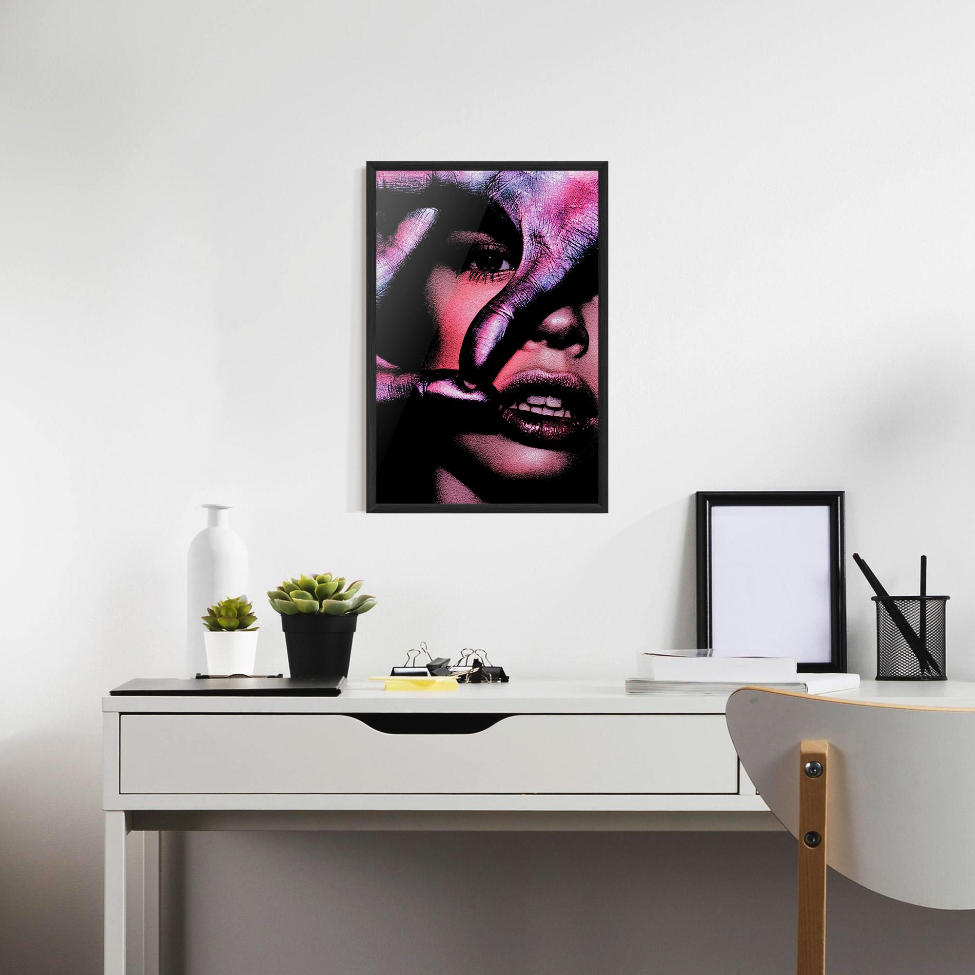 Keretezett Poszter Purple Glitter Hand mockup 7