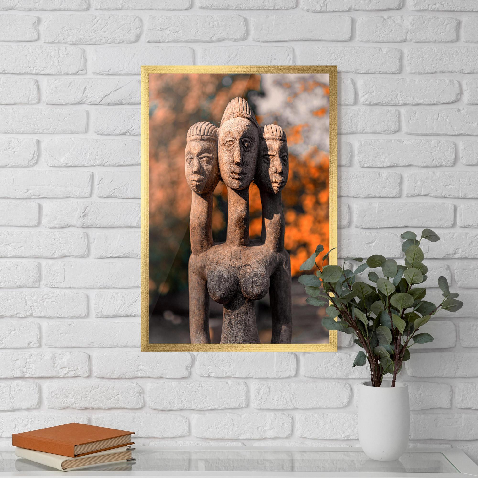 Keretezett Poszter Three Heads Statue mockup 5