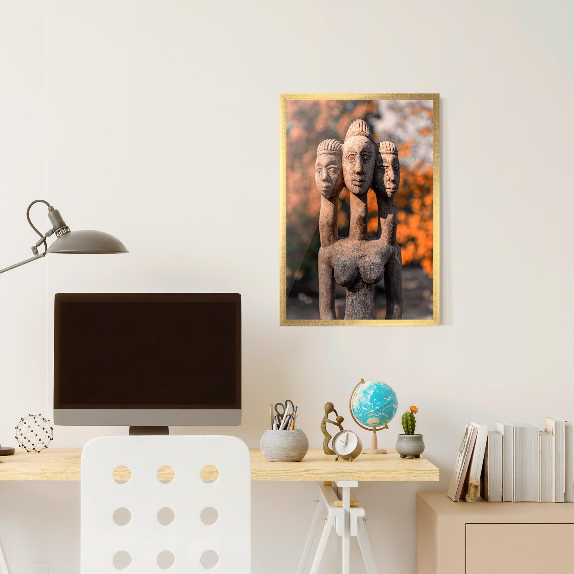 Keretezett Poszter Three Heads Statue mockup 6