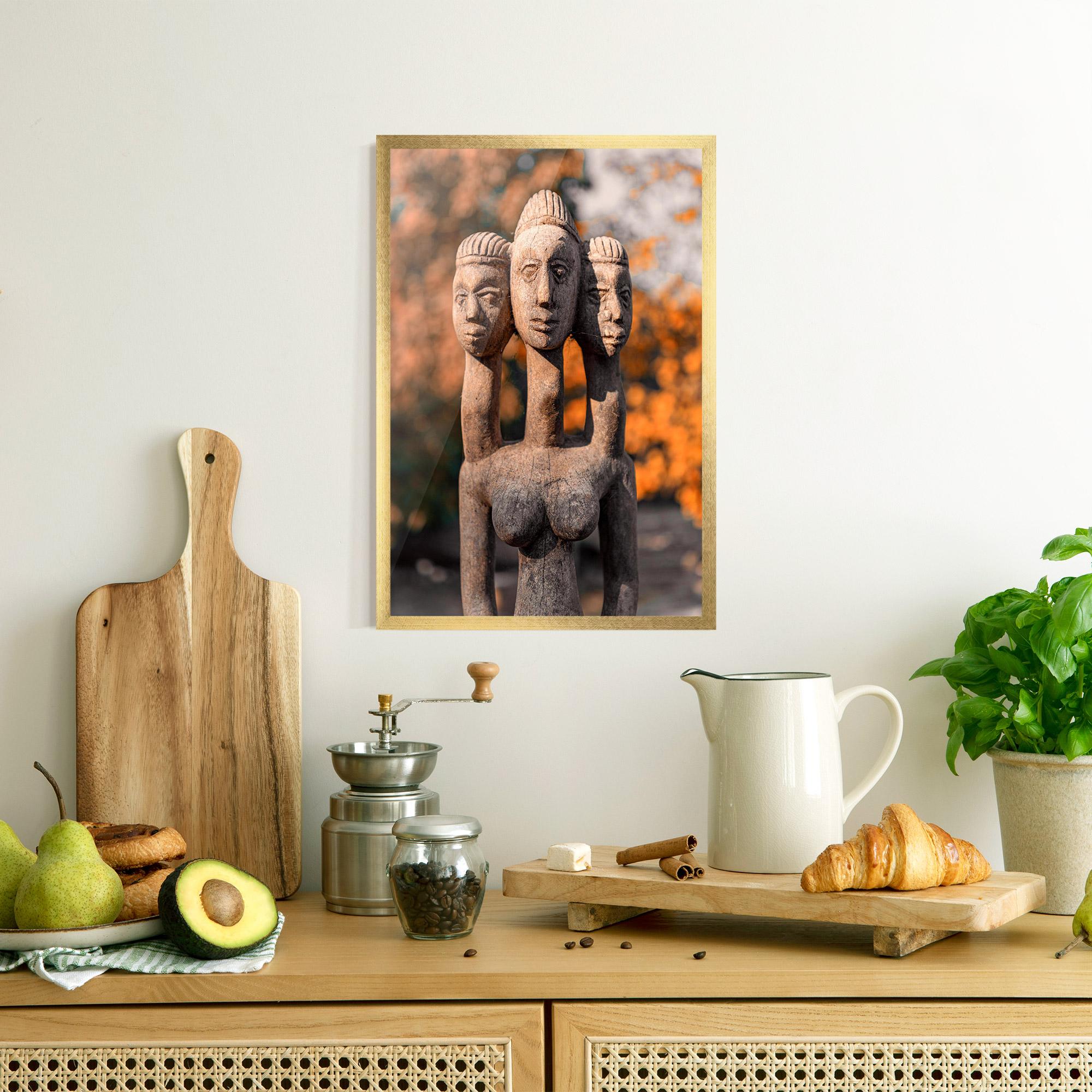 Keretezett Poszter Three Heads Statue mockup 8